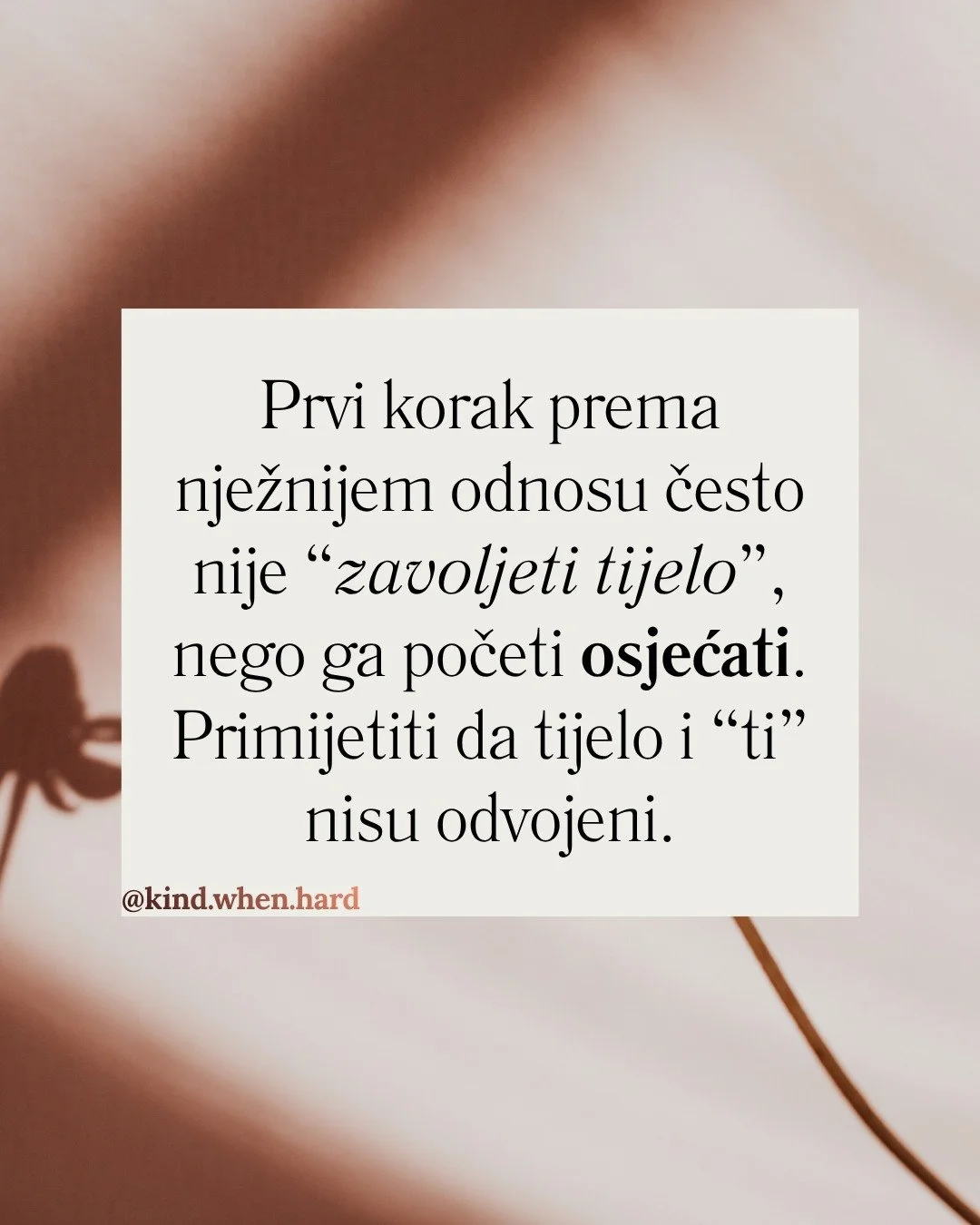 Ako već neko vrijeme osjeća&scaron; da slika o tijelu nije samo stvar izgleda, ali nisi sigurna kako dalje - možda će ti pomoći prostor u kojem to može&scaron; istražiti nježno i sigurno.
Na online radionici &ldquo;Kako smanjiti negativnu sliku o tij