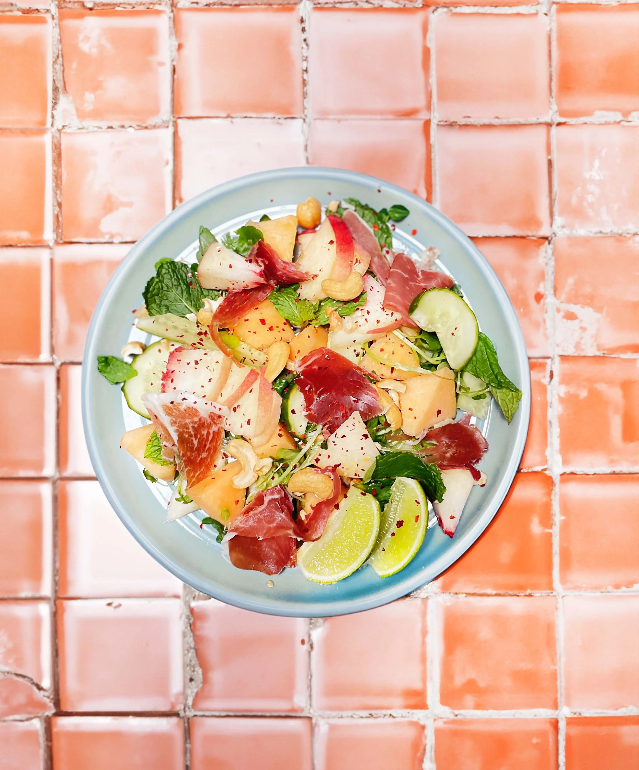 20240620_ham_peach_salad_pink_tile.jpg