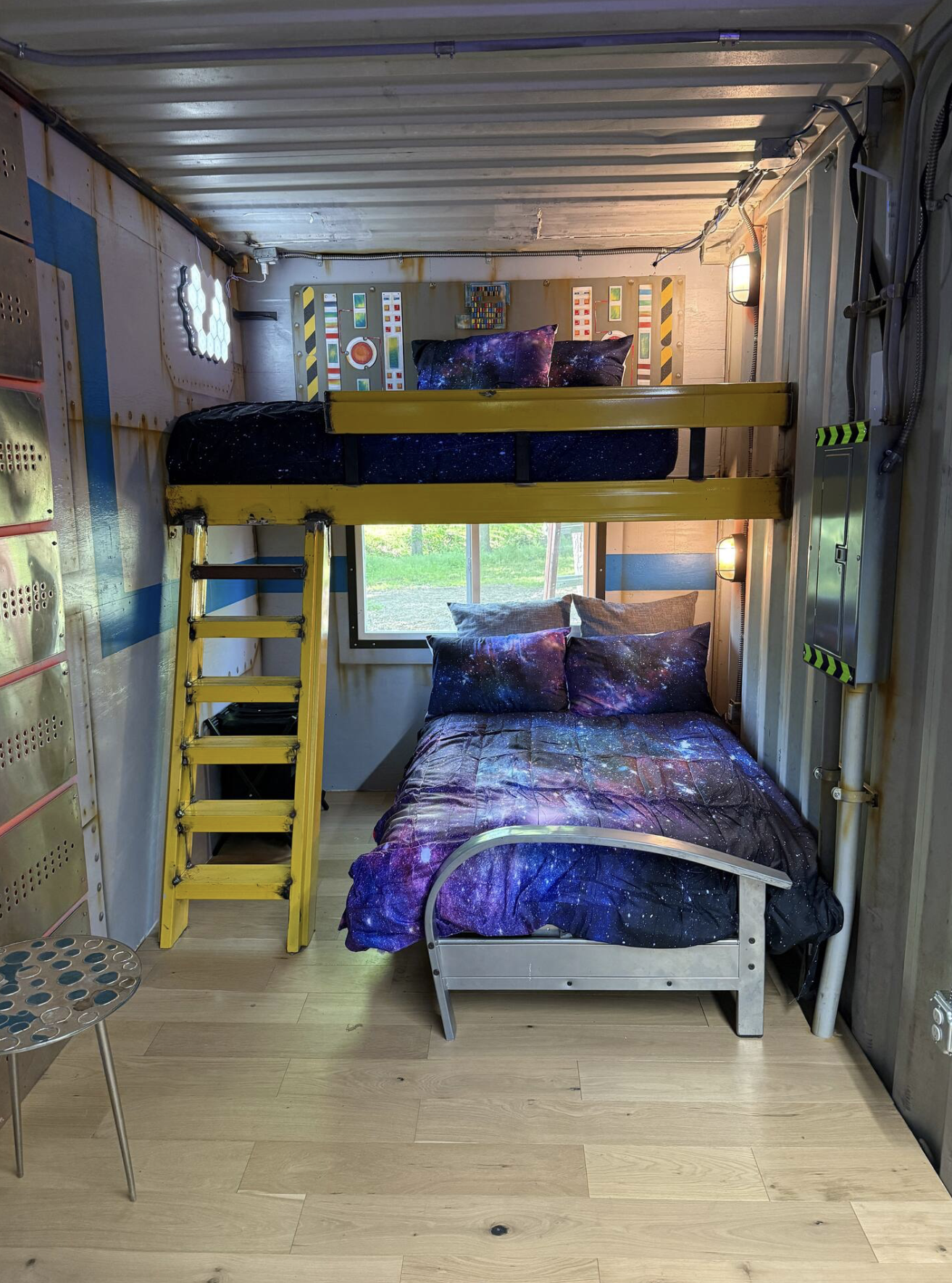 Space Cabin - Bedroom Design for Kids.png