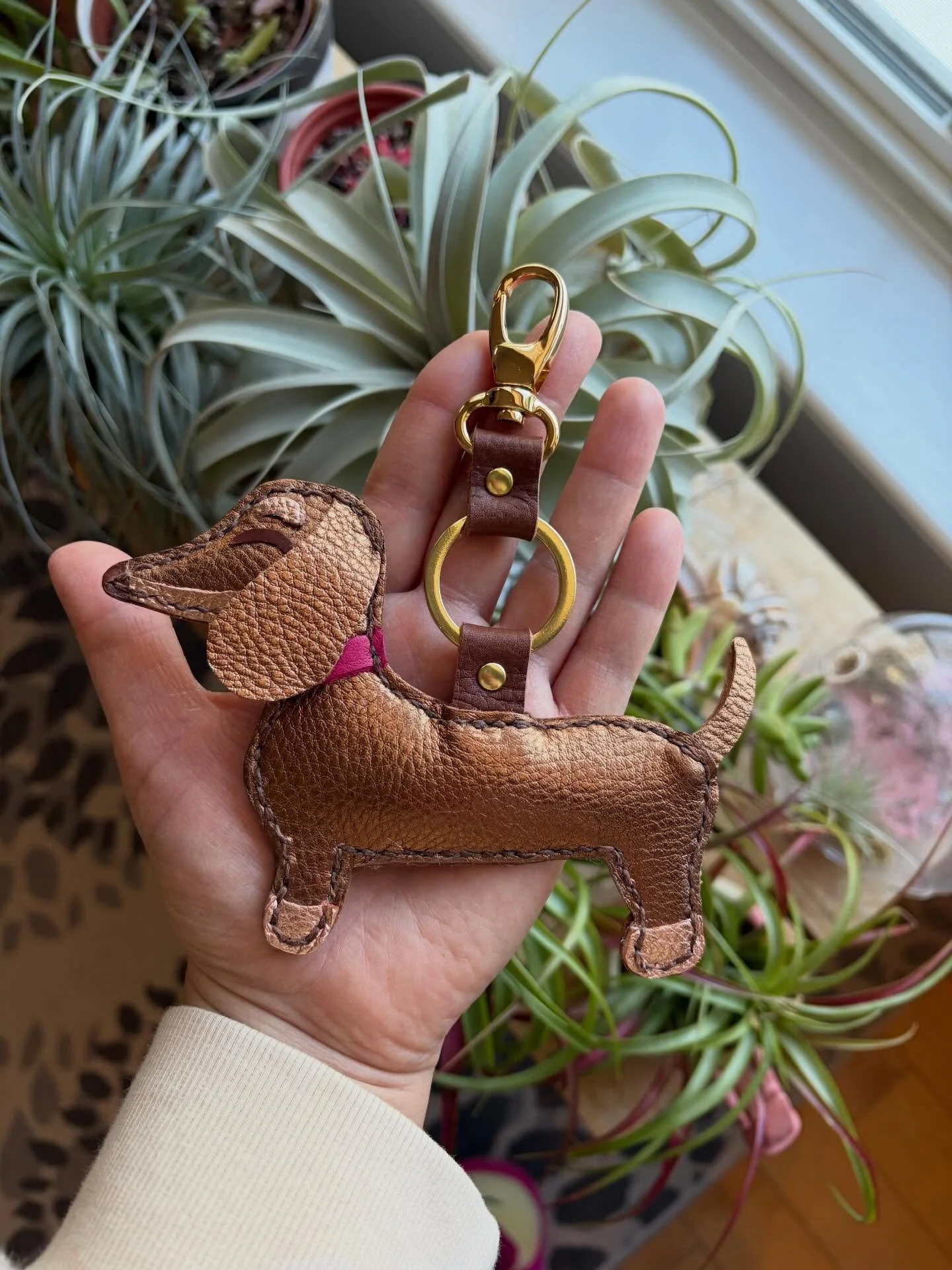 My 1st leather bag charm commission was made for the ultra talented @root_to_rise_plant_co who taught me my first pottery throwing class at @claycovenpottery and totally sparked my ceramic obsession. She makes amazing clay creations and also has the 