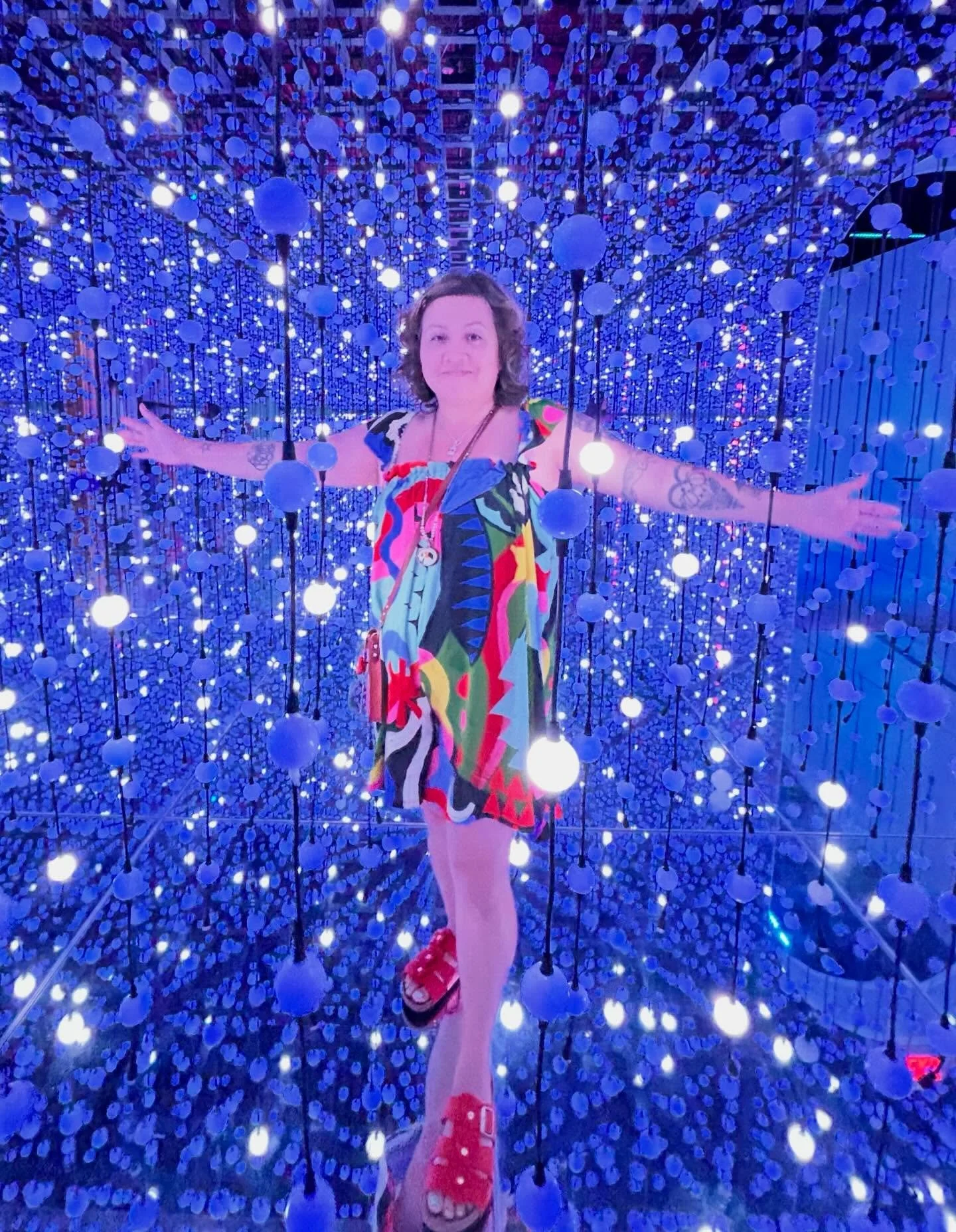 I whipped up this super fun #maeromper and wore it to Bubble Planet in Washington DC last month. A fit with a bright, graphic print and a bubble exhibit was a perfect match! Not only really comfy but very easy to wear. I also sewed some tiny strap ho