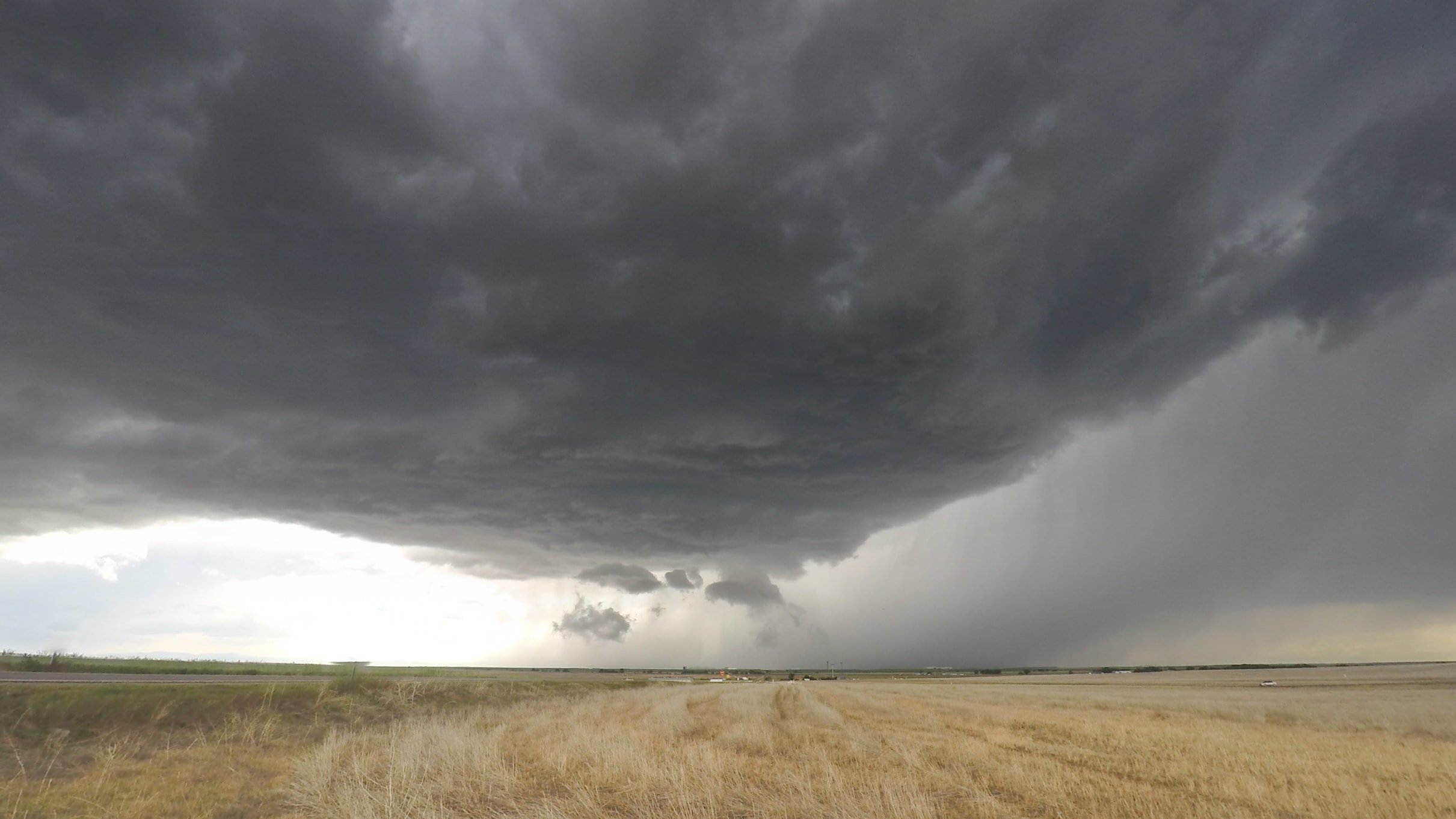 Cumulonimbus praecipitatio pannus (Cb pra pan)