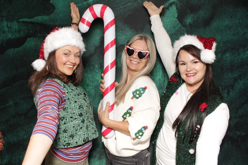 StJohnsBFF-December-Photobooth-066.jpg