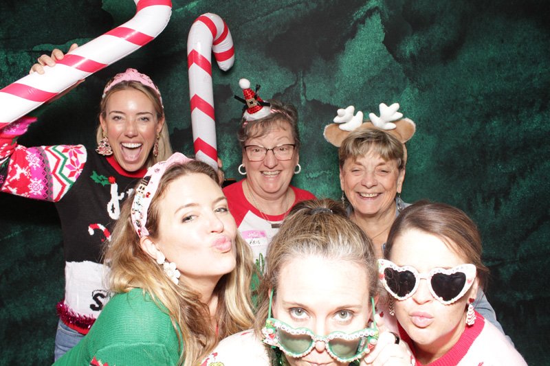 StJohnsBFF-December-Photobooth-132.jpg