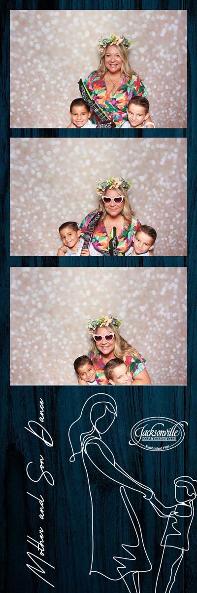 Bokeh-and-Birch-photoboothJax-Golf-Mother-Son-Dance-047.jpg