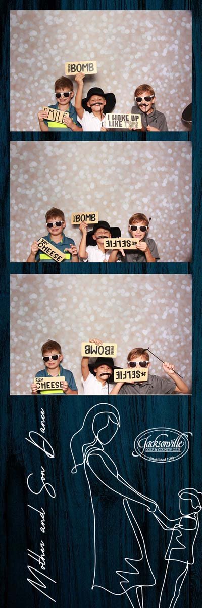 Bokeh-and-Birch-photoboothJax-Golf-Mother-Son-Dance-183.jpg