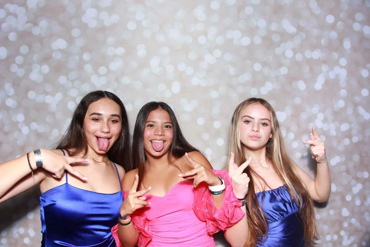 Bokeh-and-Birch-photoboothVRA-8th-Grade-Dance-063.jpg