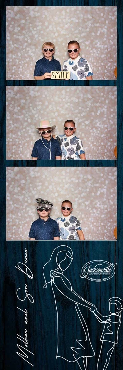 Bokeh-and-Birch-photoboothJax-Golf-Mother-Son-Dance-068.jpg