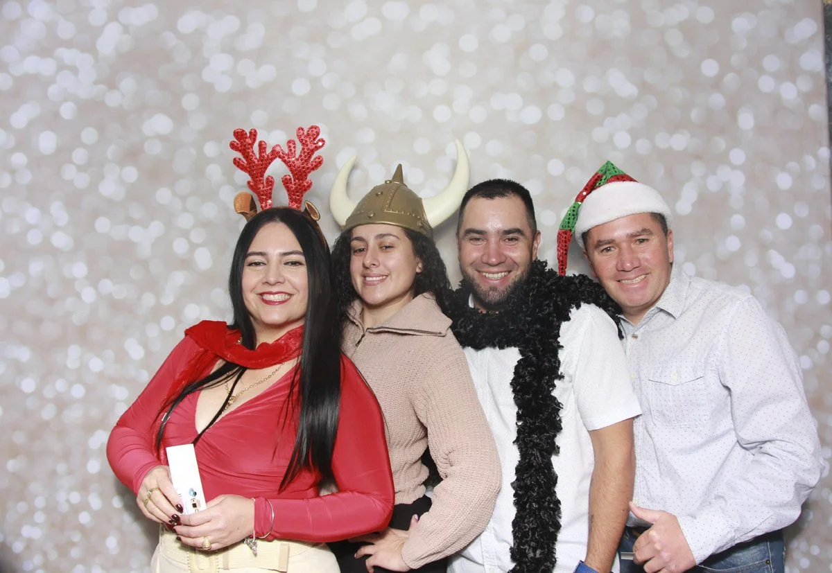 Bokeh-and-Birch-photoboothjax-golf-employee-party-017.jpg