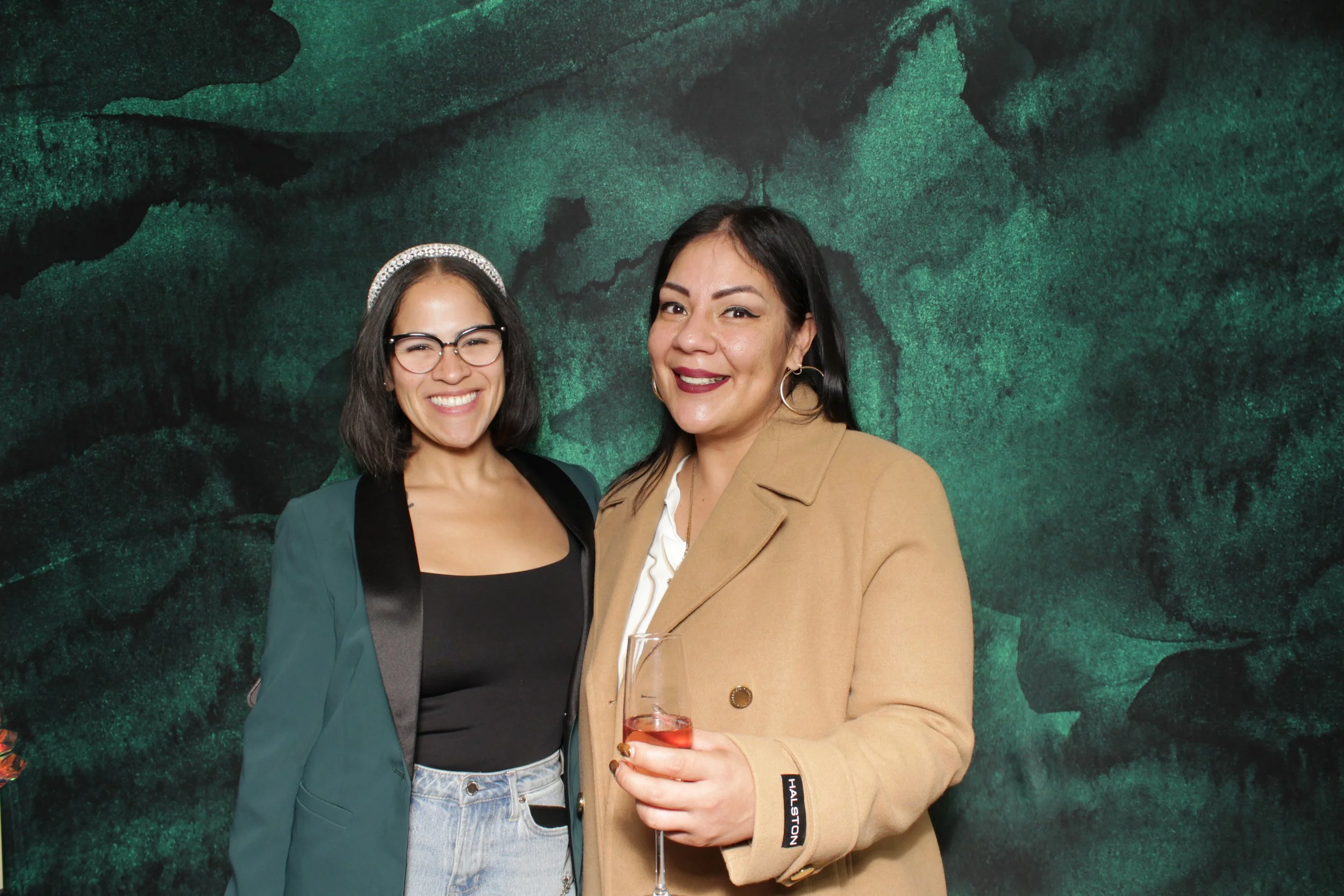 StJohnsBFF-December-Photobooth-103.jpg