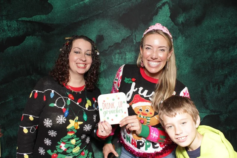 StJohnsBFF-December-Photobooth-114.jpg