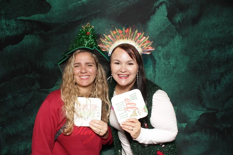 StJohnsBFF-December-Photobooth-057.jpg