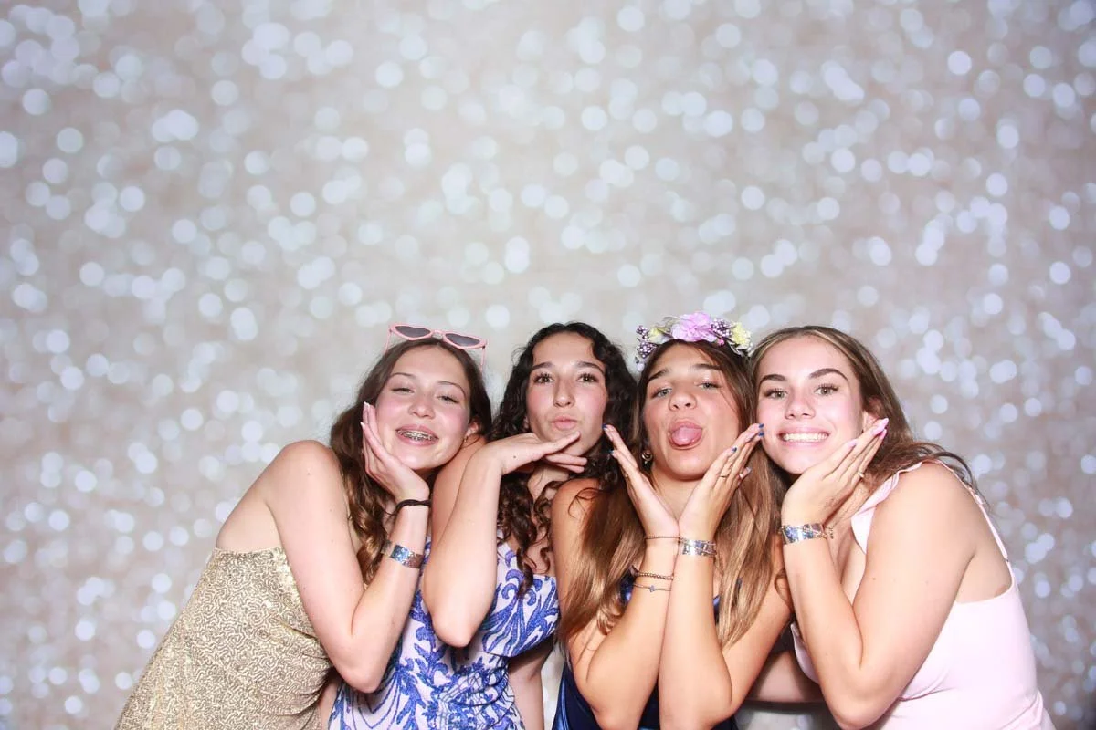 Bokeh-and-Birch-photoboothVRA-8th-Grade-Dance-144.jpg