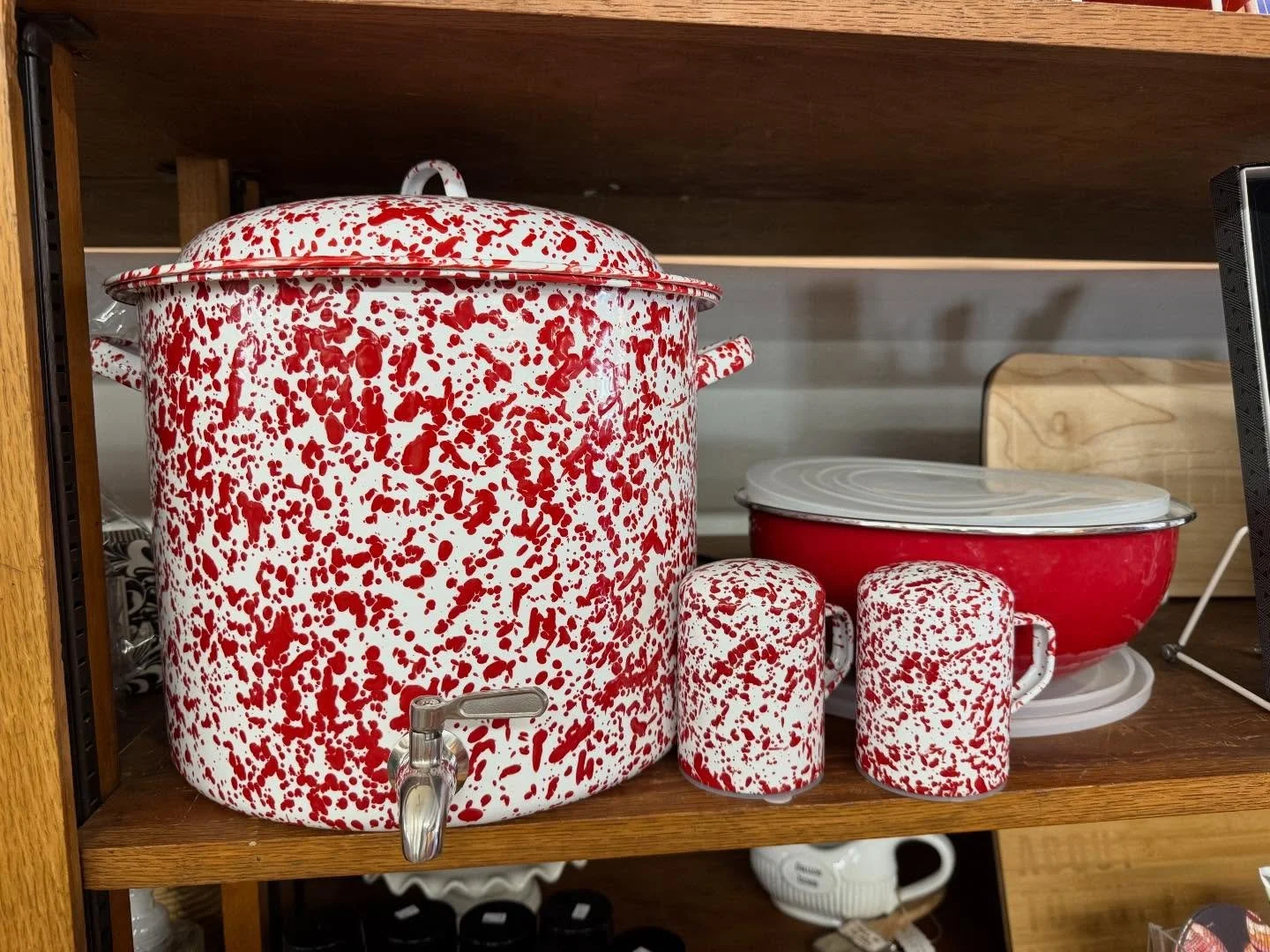 Ready to serve!
Hosting made easy with pieces that are functional and beautiful. From drink dispensers and cake stands to coasters, charcuterie boards and more. Everything you need to make your next gathering feel effortless.