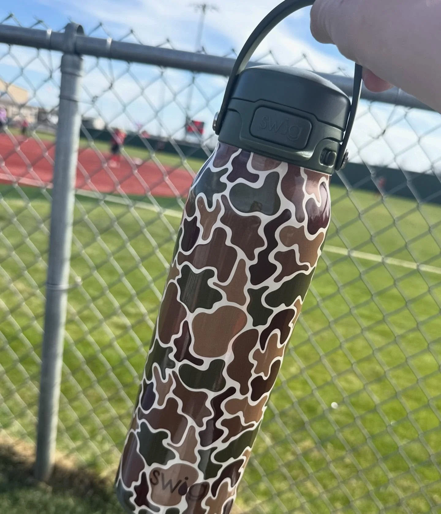 What&rsquo;s your go to SWIG for the ball field? 

Bottles with these easy fill lids and handle = 100%