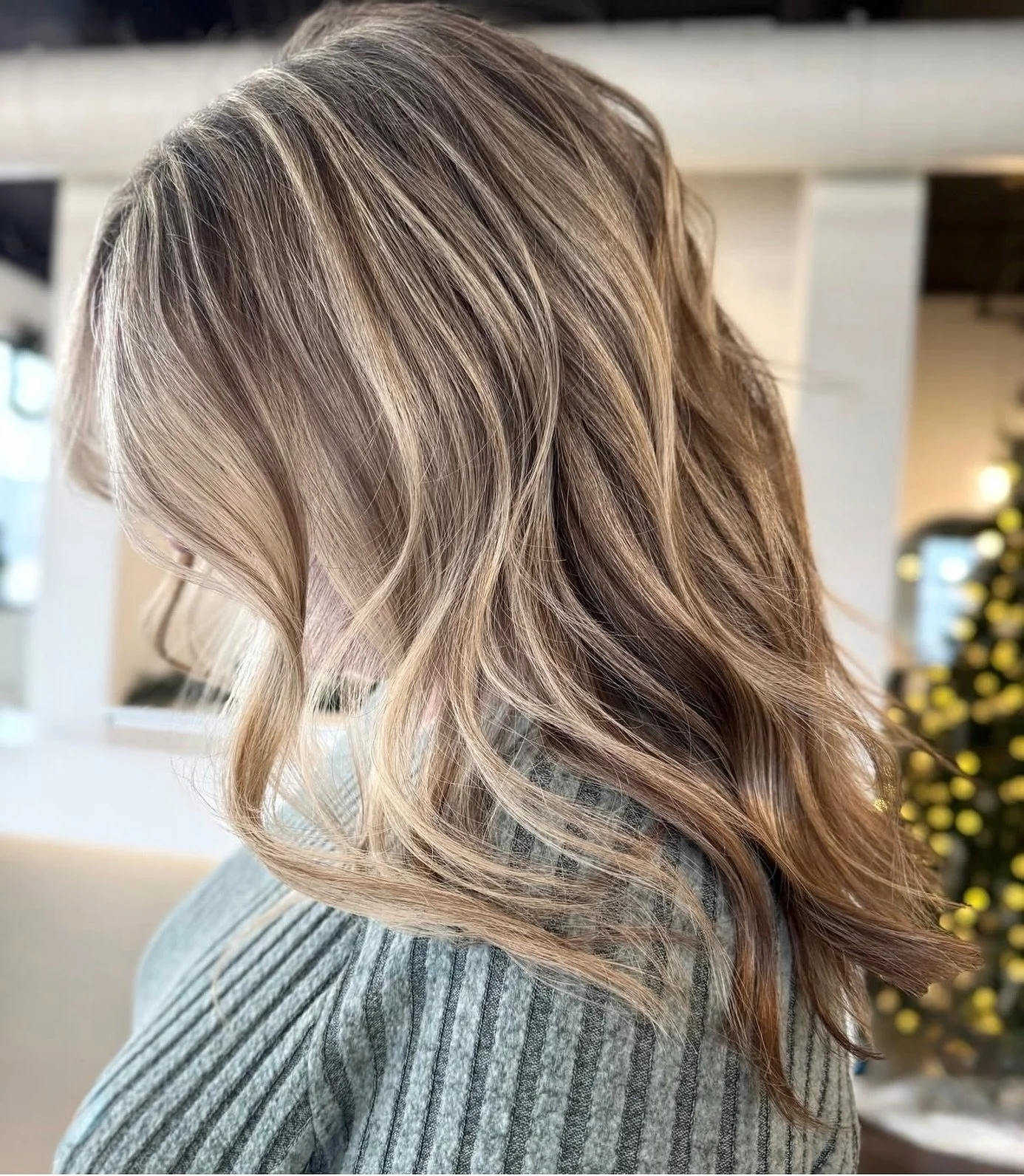 Vanilla sugar-cookie blonde 🍦✨getting us in the Christmas spirit @coloredbykarla 
Karla finished her first week at Ela with this dreamy winter glow 🤍

Follow her for more of her beautiful work

Southington CT Salon