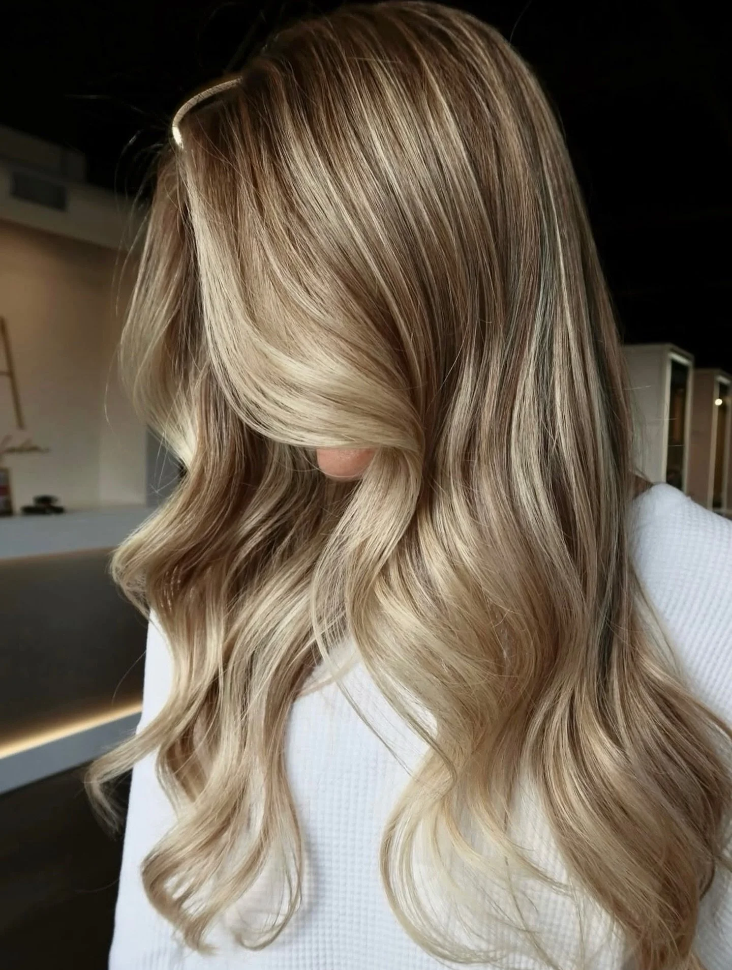 Soft dimension &amp; Lived-in blonde = Spring energy loading 🌿✨ @coloredbycaitlin 

Ela Salon, CT
CT Hair Stylist 
Lived-in blonde 
Spring hair