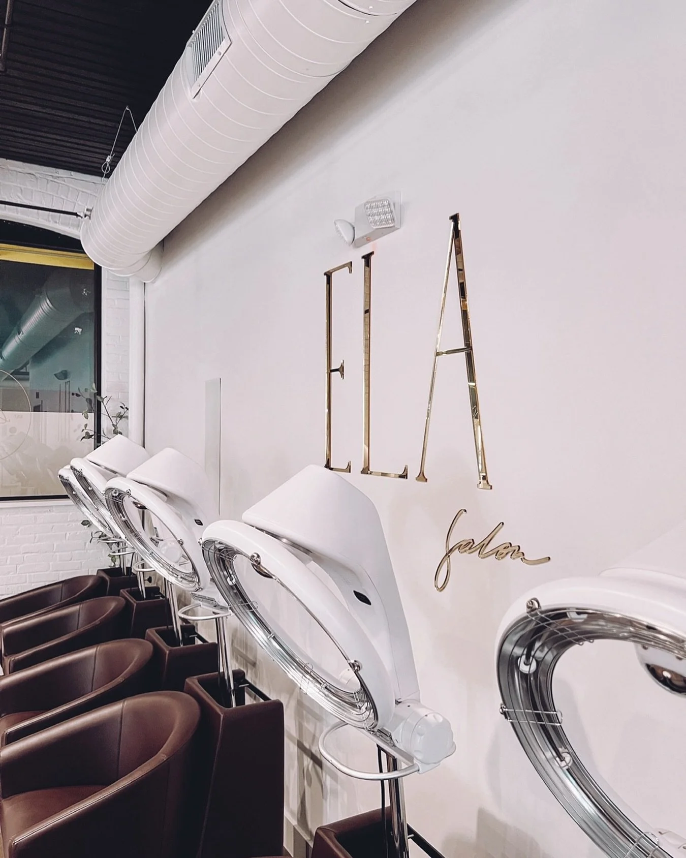 come sit,
stay a while 🤍

#elasalon #southingtonct #cthairsalon