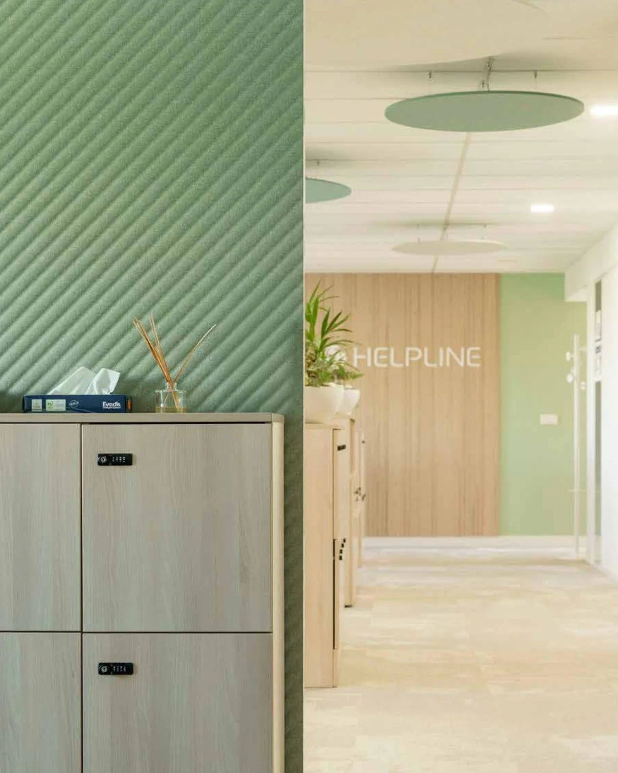 For the Helpline offices in France, designed by Burokey, the @slalom.acoustics Millerighe panels were transformed on site, cut and installed diagonally to create a dynamic architectural feature that goes beyond acoustics.

This custom installation de