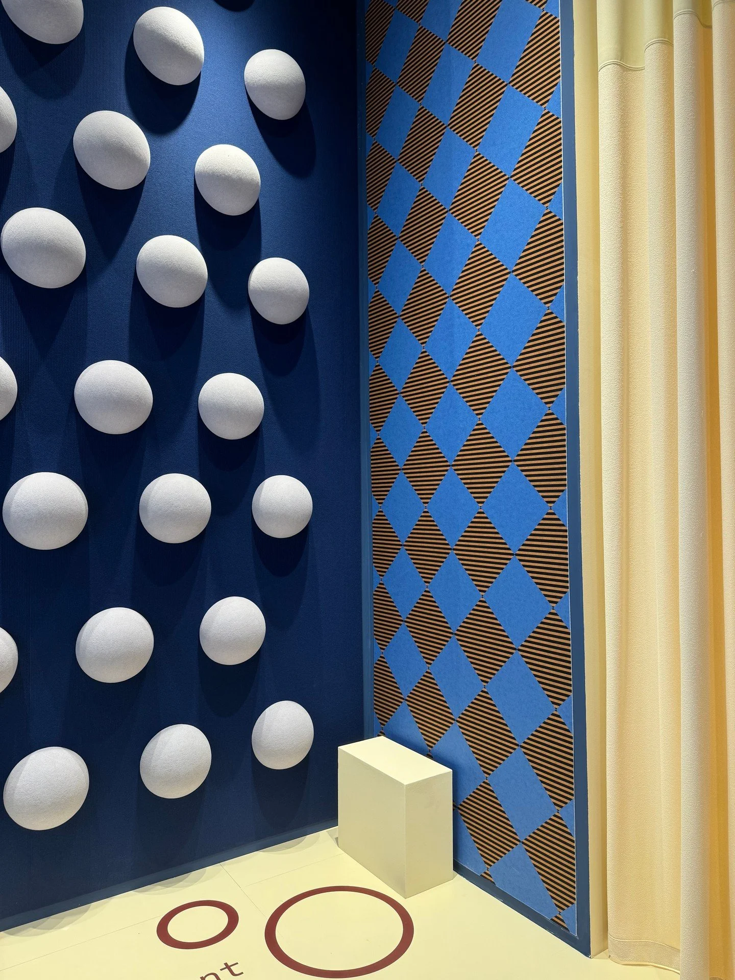 A little Friday inspiration from @slalom.acoustic Sphere.

Did you know Sphere can also be mounted to the wall in a half-circle configuration? Enhancing sound quality while bringing a distinctive architectural element to the space. In the background,
