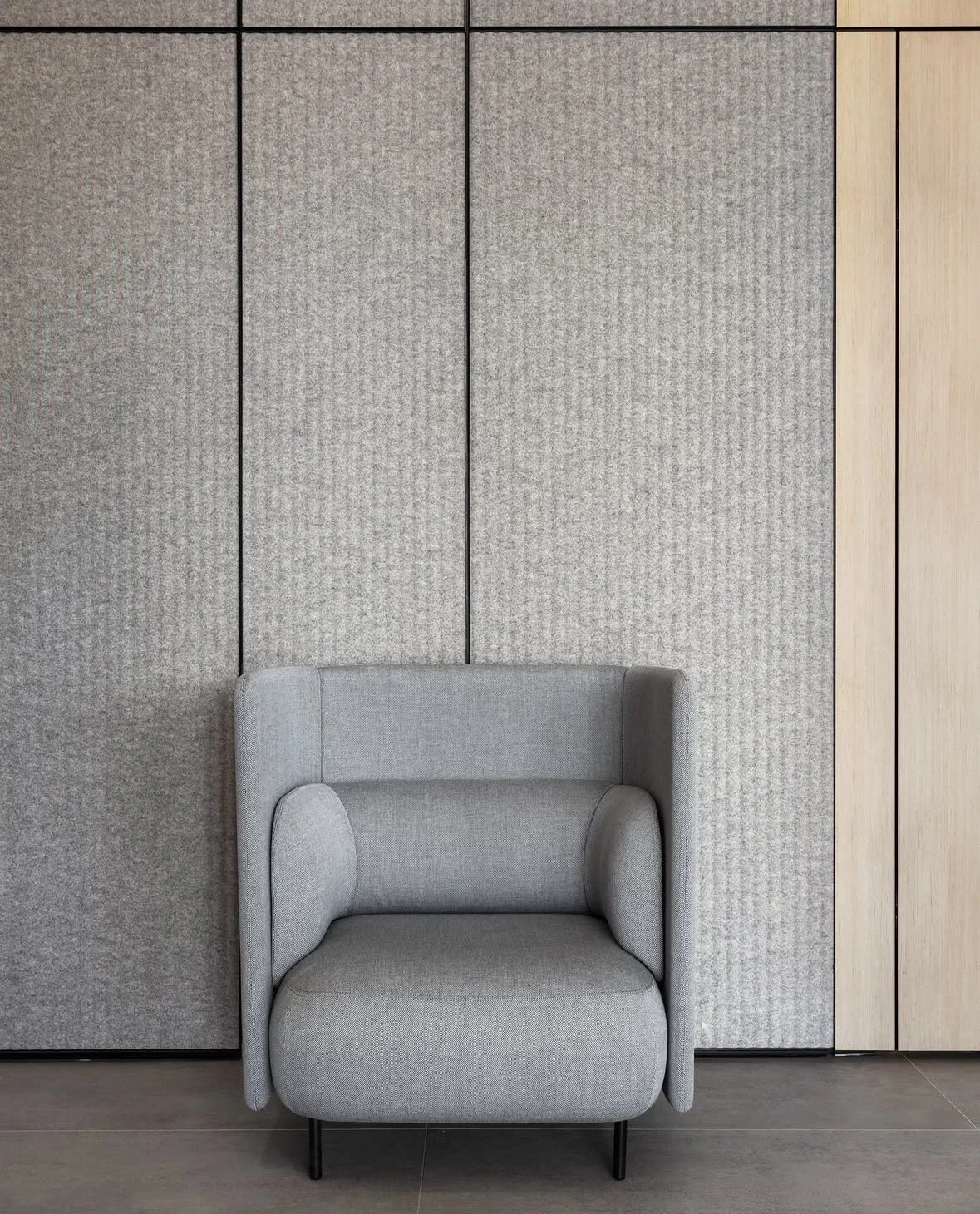 A wall with panels by Slalom Acoustics, distributed in the US by Leuk Finishes