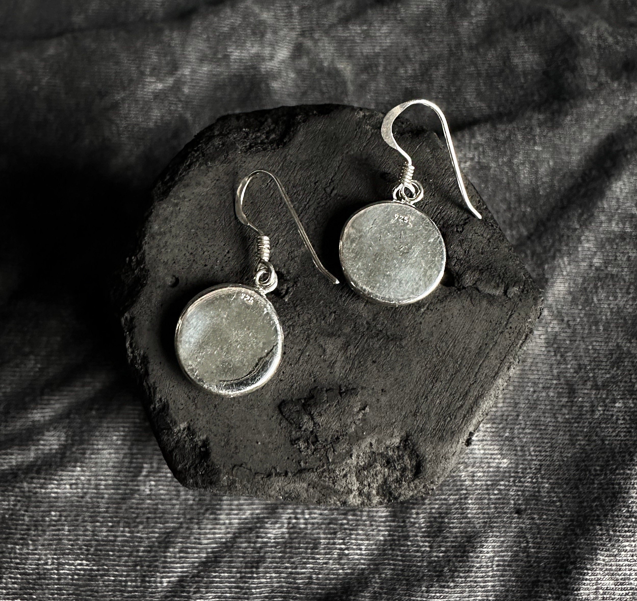 https://i.etsystatic.com/15884662/r/il/70e2b0/5809813628/il_fullxfull.5809813628_5twe.jpg