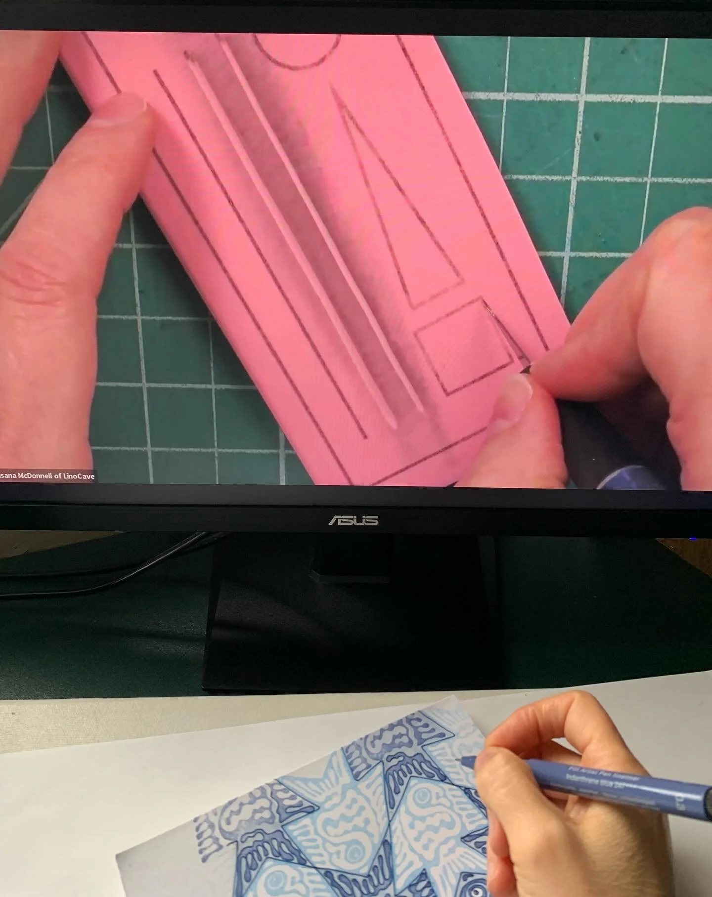 Learning new carving techniques from Susana @linocaveprints this morning while working on one of my fish prints.
#blockprintingfest