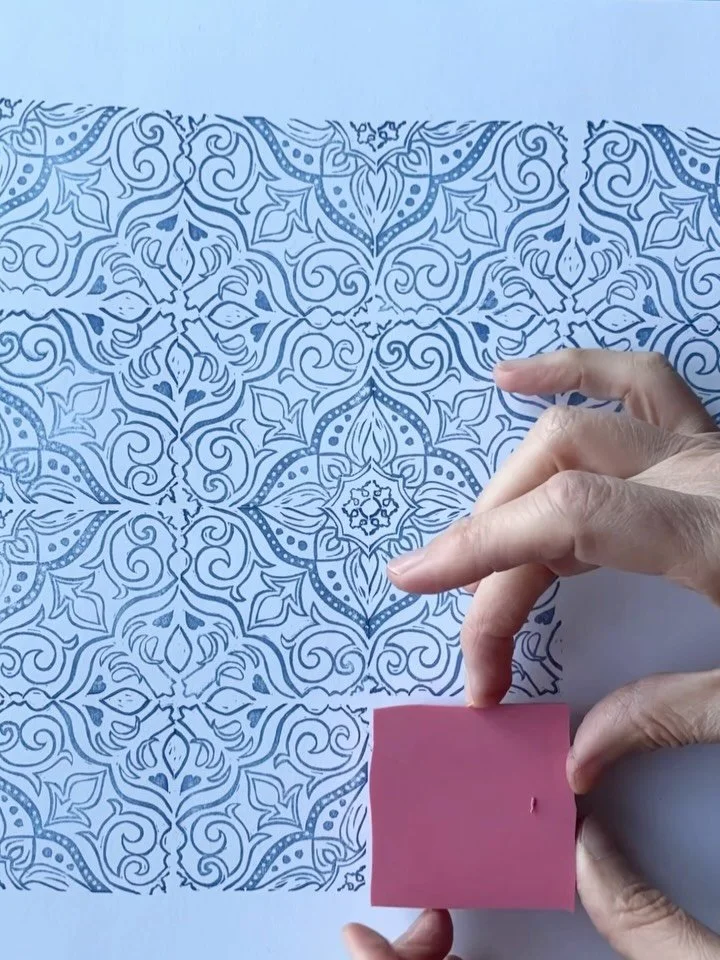 #carvedecember is here and even though I like the Portuguese Azulejo feeling I did not make it easy on myself as far as carving is concerned!  I need to keep it simple at least until next week (after the holiday fair I will participate in).

This is 