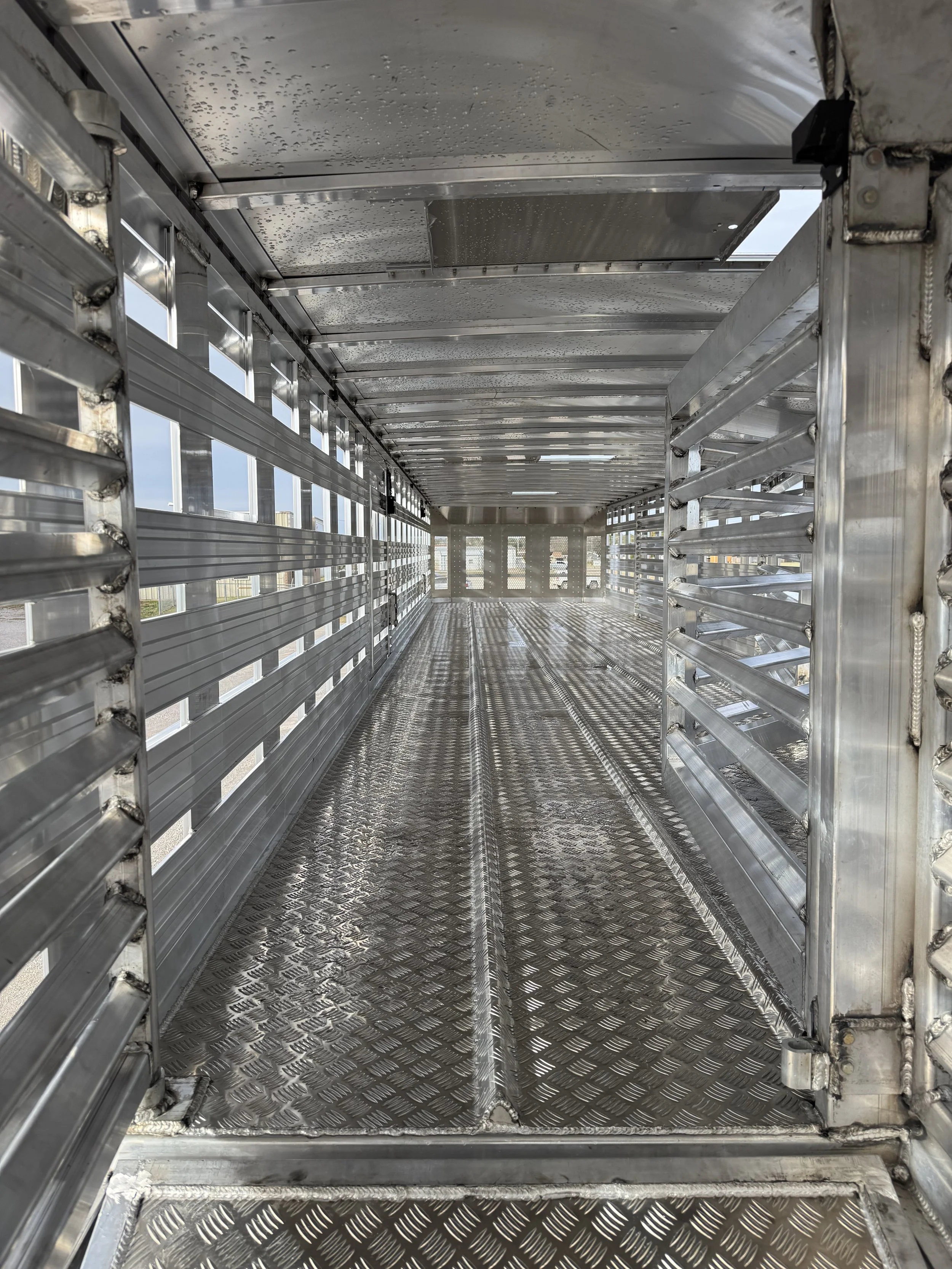 Double-Decker Hog Trailer - 53 x 102 - 3.jpg