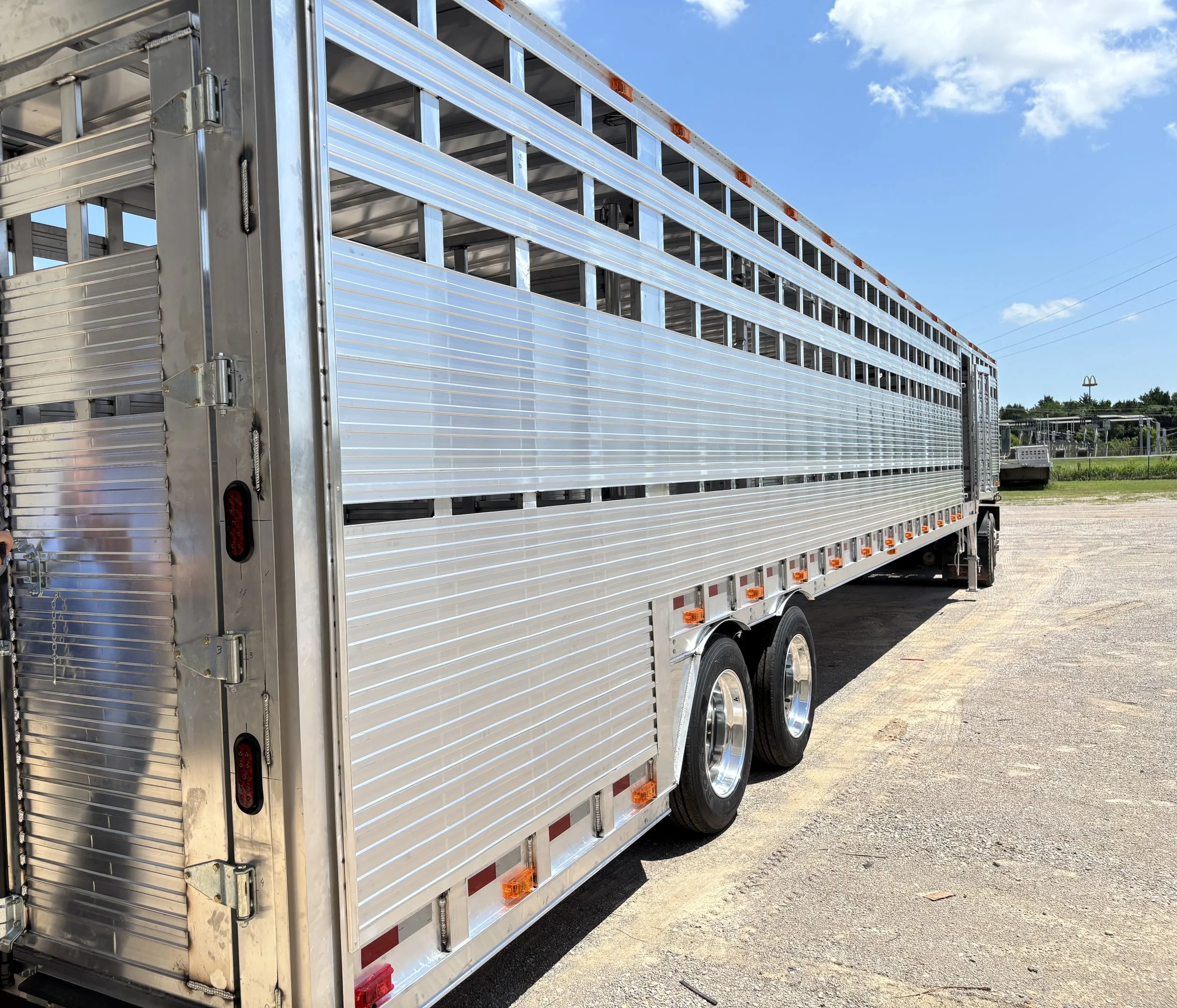 Barrett Trailer Groundload Trailer for Hauling Livestock in the midwest