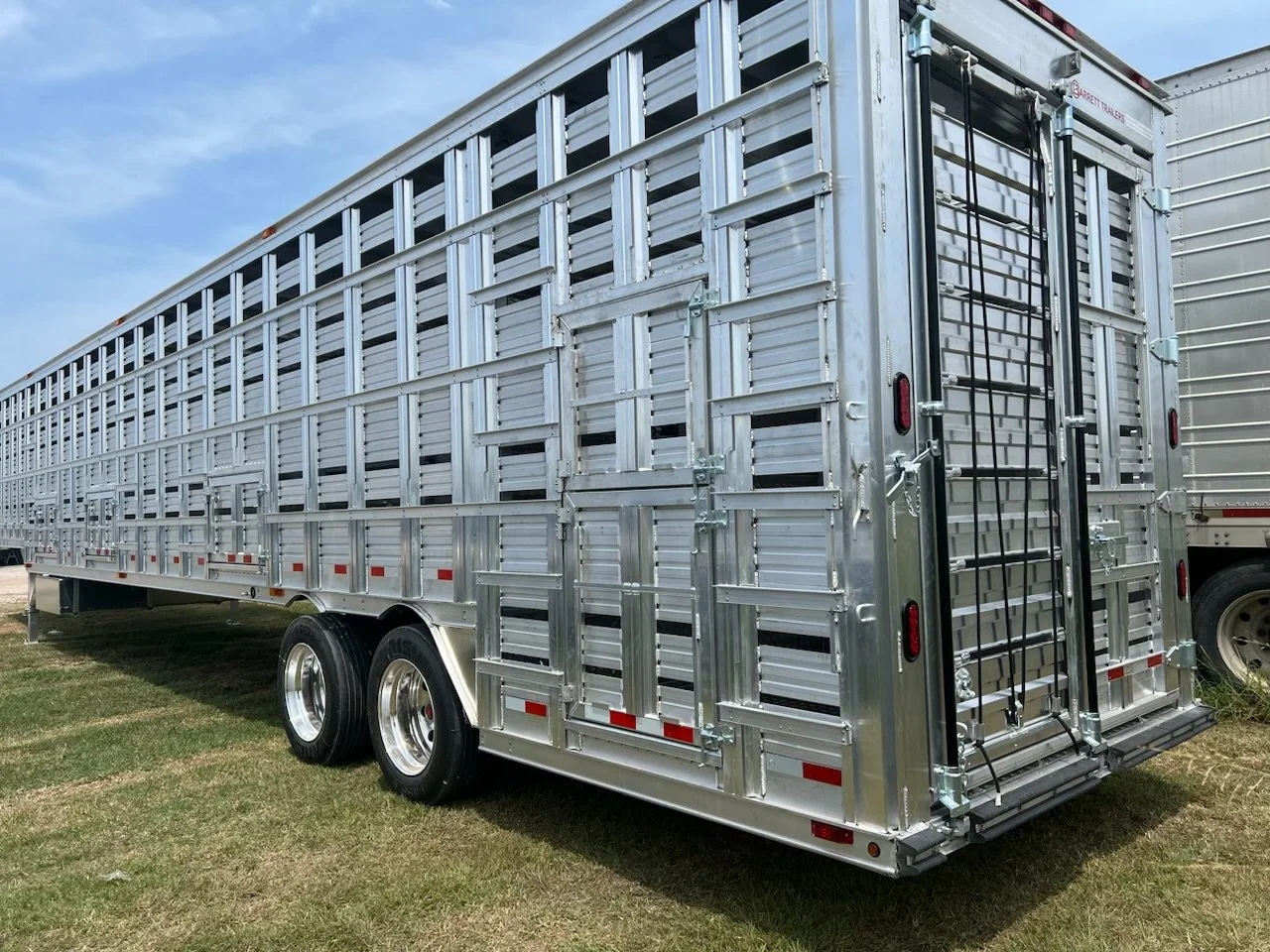 Barrett Trailer Groundload Trailer for Hauling Livestock in the midwest