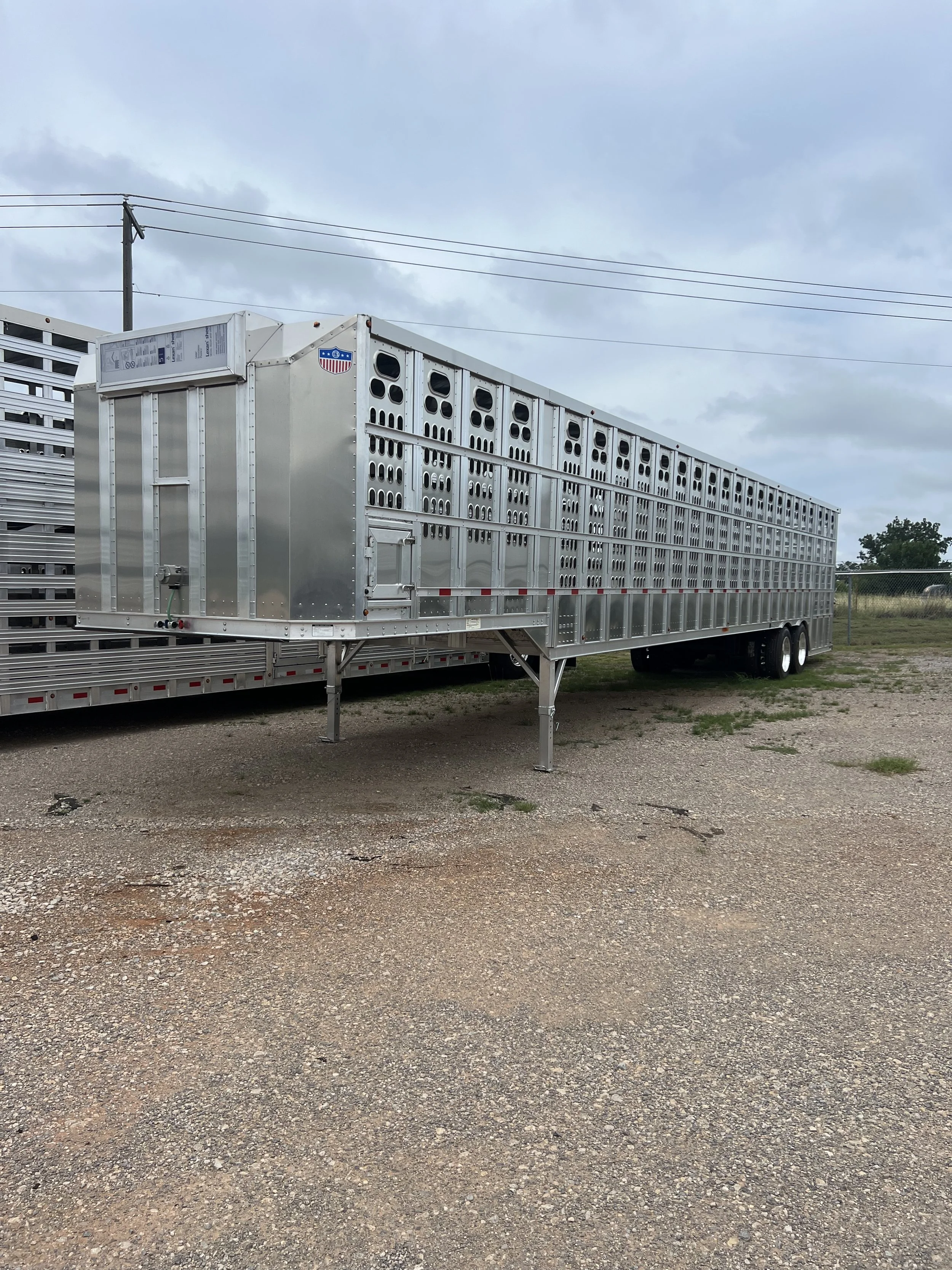 Barrett Trailer Groundload Trailer for Hauling Livestock in the midwest