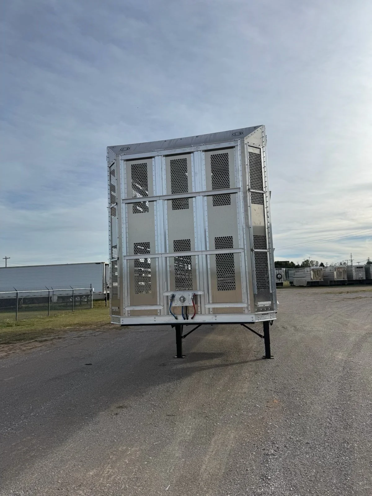 Double-Decker Hog Trailer - 53 x 102 - 1.jpg