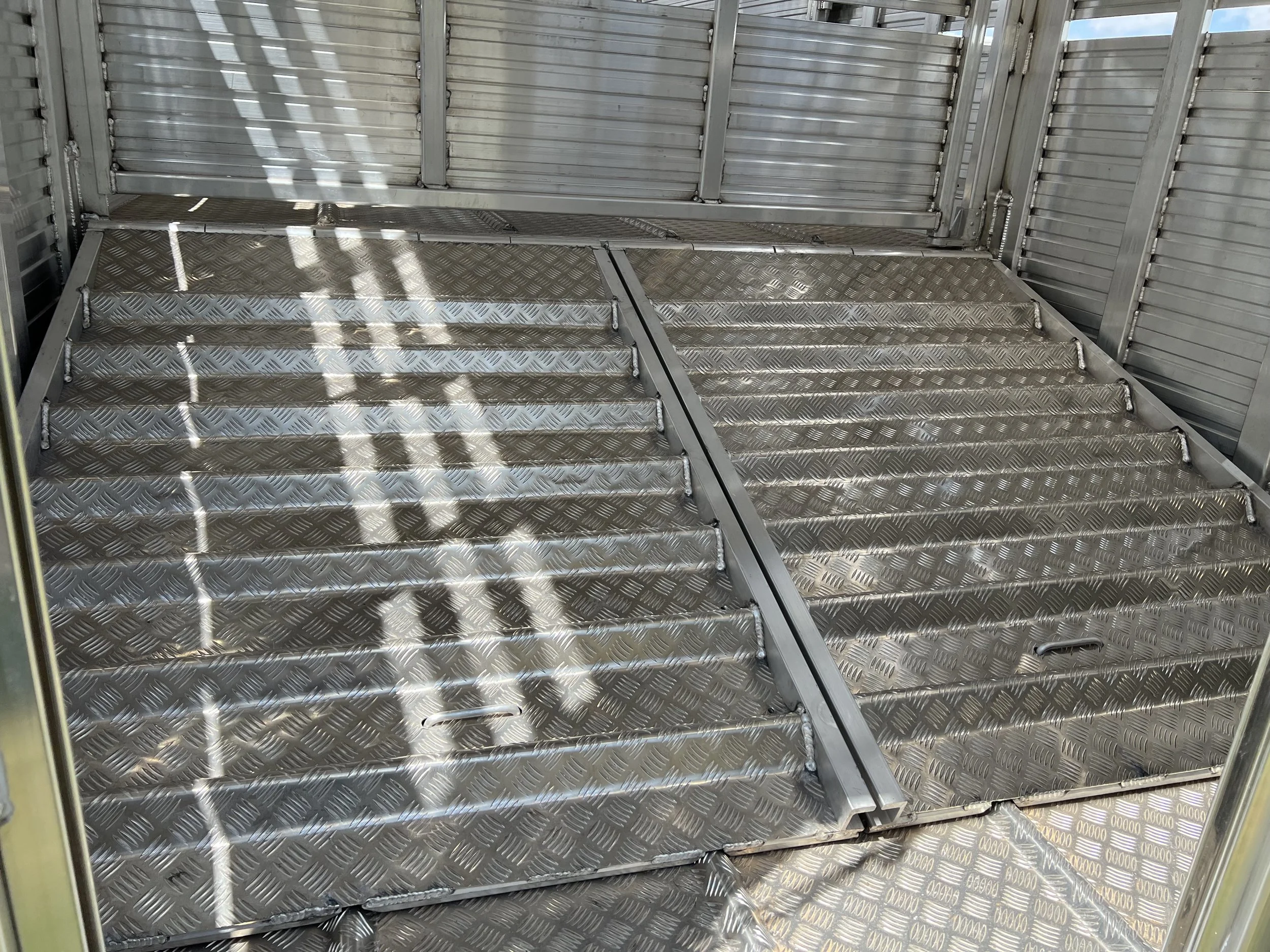 American-made groundload livestock trailer for efficient cattle hauling in Missouri and South Dakota