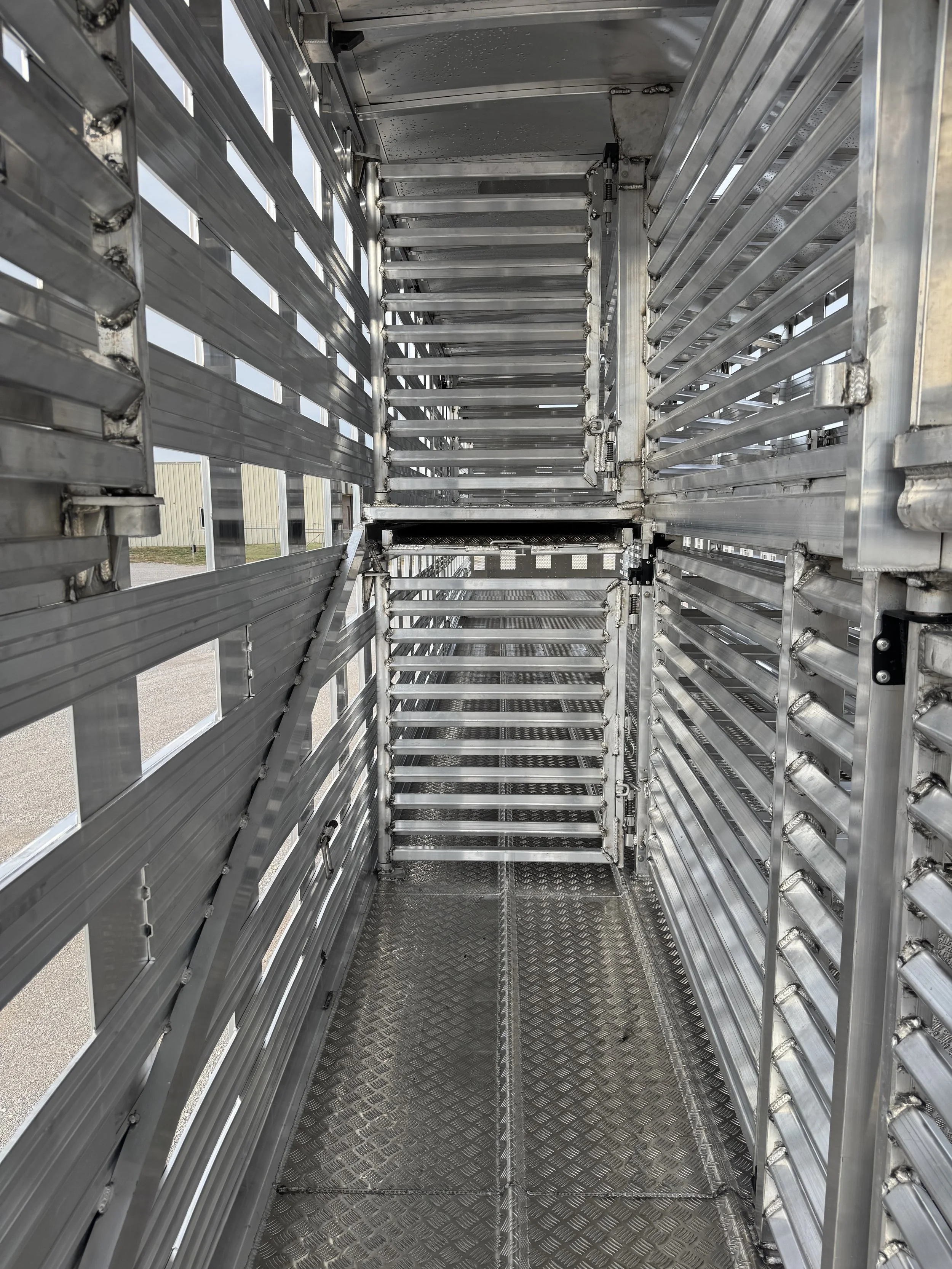 Double-Decker Hog Trailer - 53 x 102 - 8.jpg