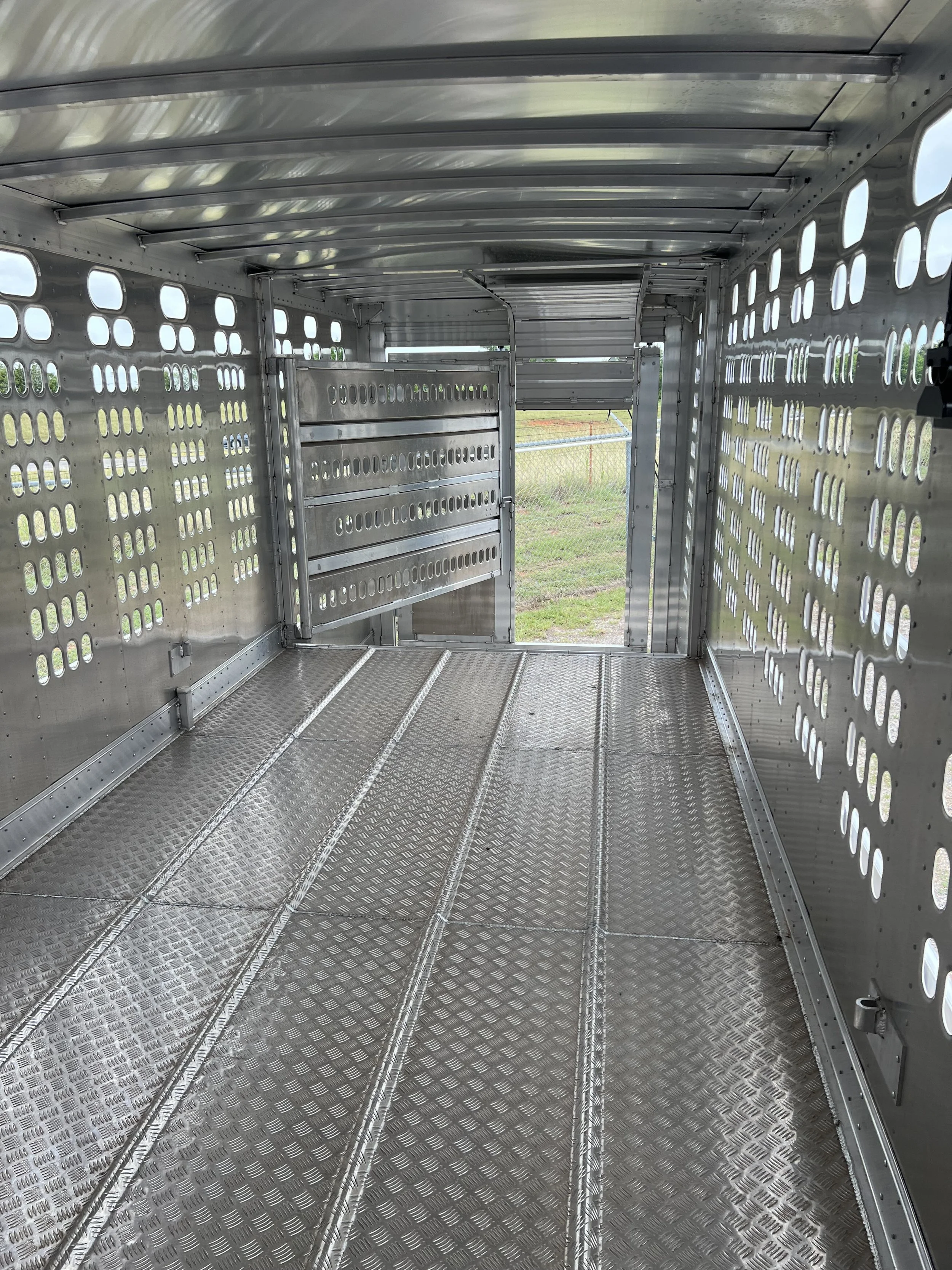 Midwest cattle ranchers rely on Barrett Trailers groundload trailers for safe, efficient livestock transport