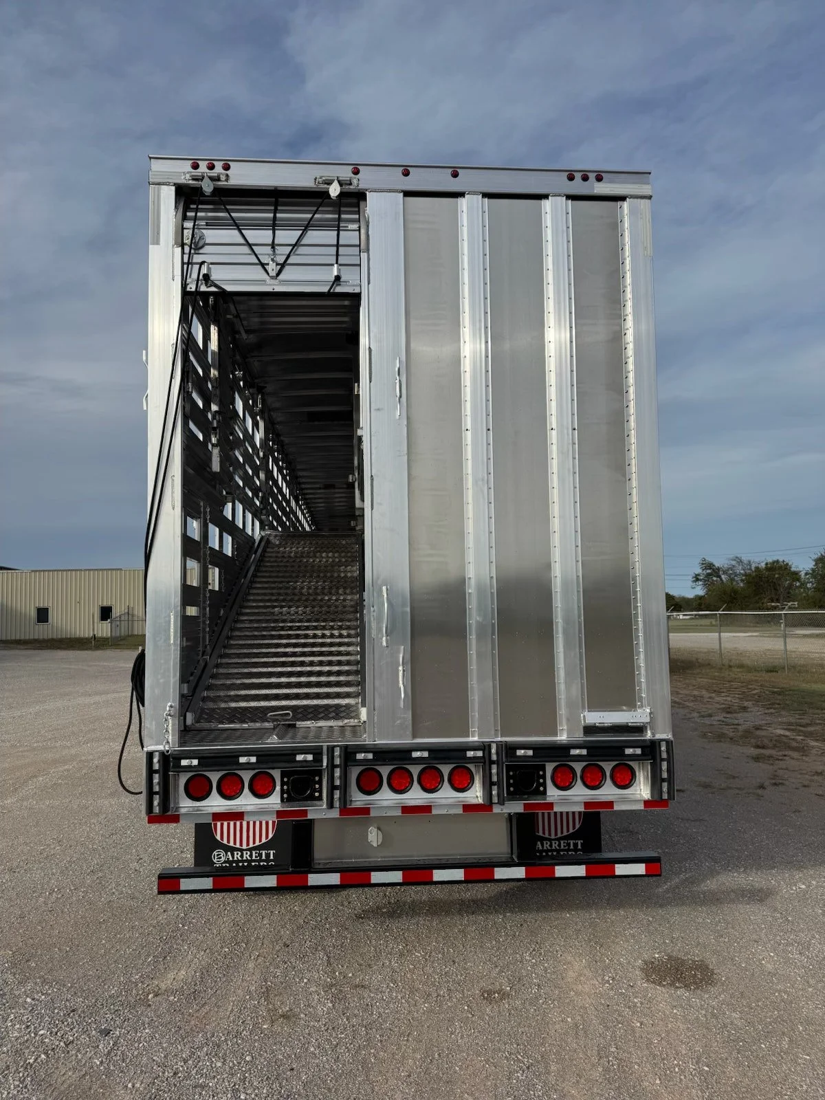 Double-Decker Hog Trailer - 53 x 102 loading.jpg