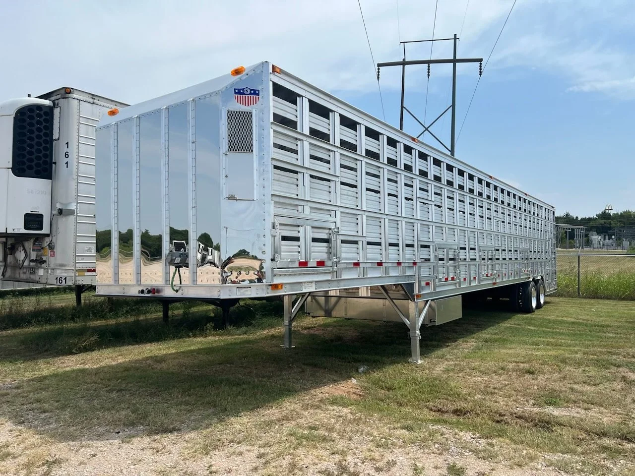 Barrett Trailer Groundload Trailer for Hauling Livestock in the midwest
