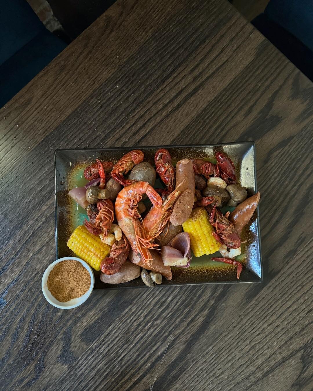 Join us at Powerhouse Social on Friday, April 12th and Saturday, April 13th for an unforgettable Cajun Boil experience! 🦞🌽 Indulge in a mouthwatering feast of fresh seafood, spicy sausages, and flavorful vegetables. 🍤🌶️ Don't miss out on this del