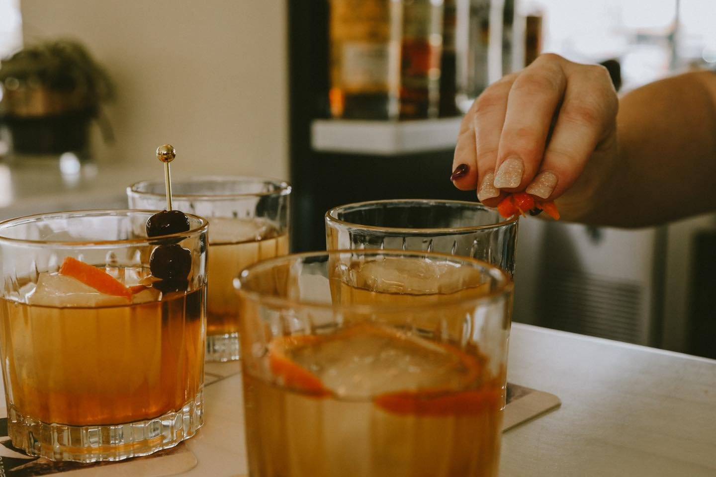 🍸 Join us tonight at Powerhouse Social for Roaring Wednesday!✨ Indulge in our exquisite lineup of signature &ldquo;old fashioned&rdquo; cocktails and experience the taste of nostalgia. 🥃

#RoaringWednesday #SignatureOldFashioneds #PowerhouseSocial 