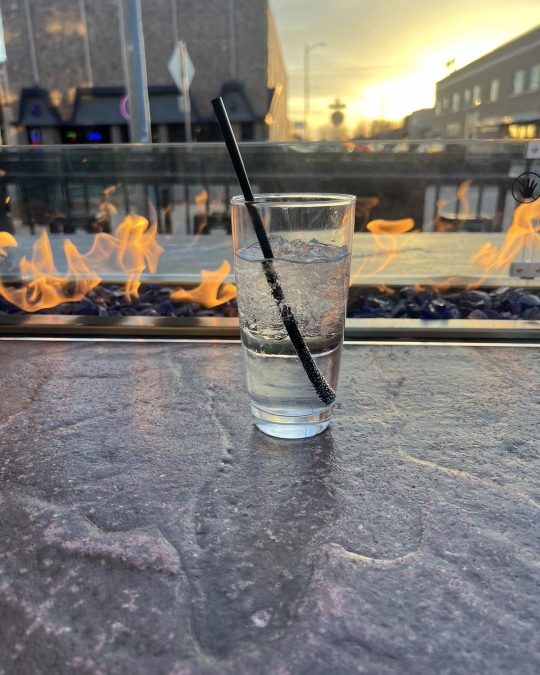 Summer's here and so are extended hours! 🌞 We're open until 11pm on Fridays and Saturdays. Perfect for enjoying the weather on our outdoor patio and sipping our expertly crafted cocktails. 🍹🌇 #PowerhouseSocial #PowerhouseonBroadway #Scottsbluff #N