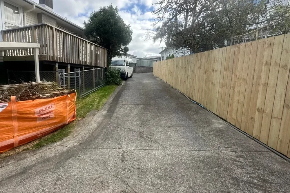 Completed 25 metre timber fence replacement in Pakuranga by
Handyman Botany