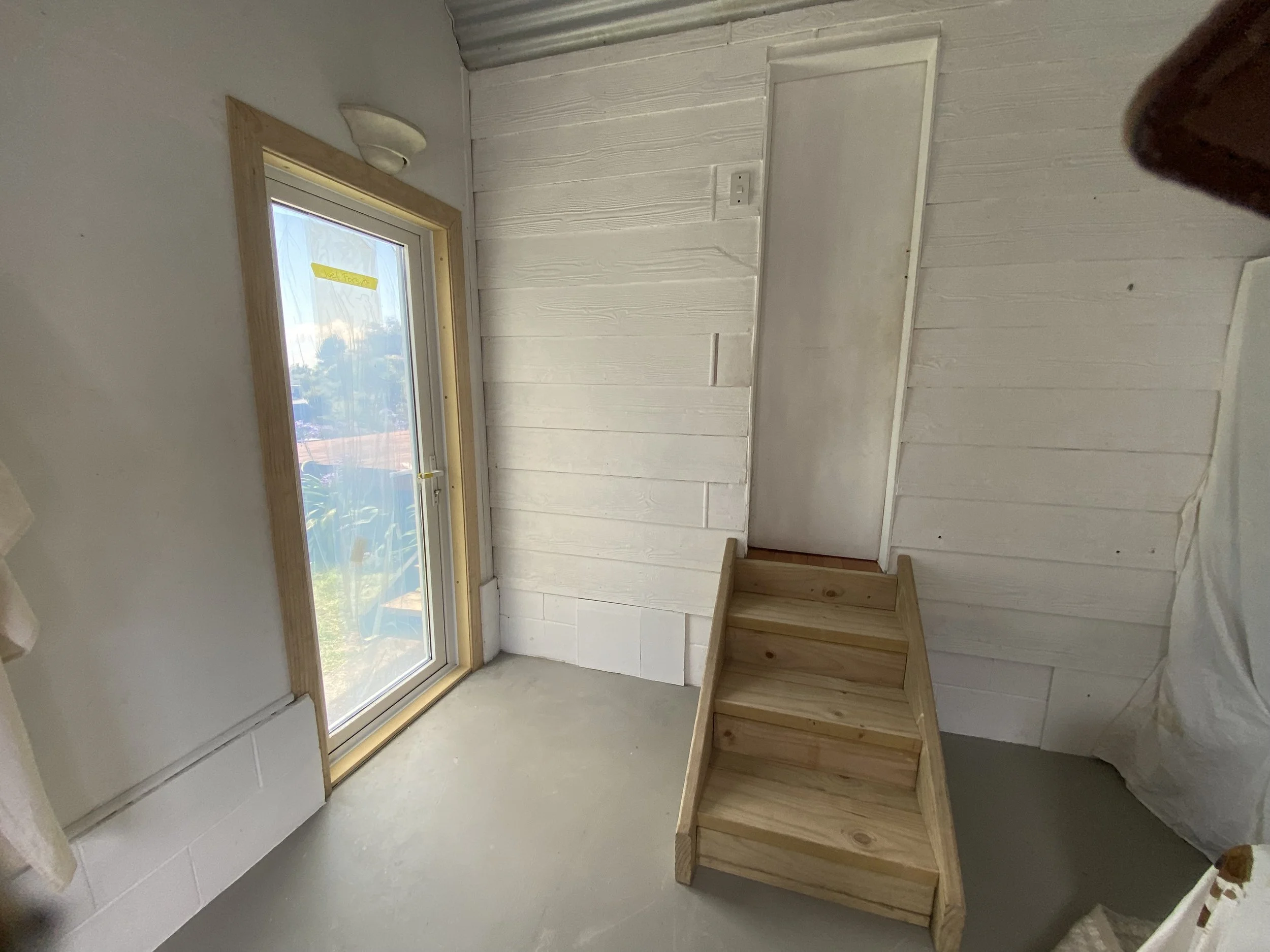 Stair Repair & Assembly Services 🔨🏠
Professional installation and repair of indoor and outdoor steps and stairs. Safe, strong and accurate workmanship for timber stairs, porch steps and minor structural repairs. We also provide flat-pack furniture 