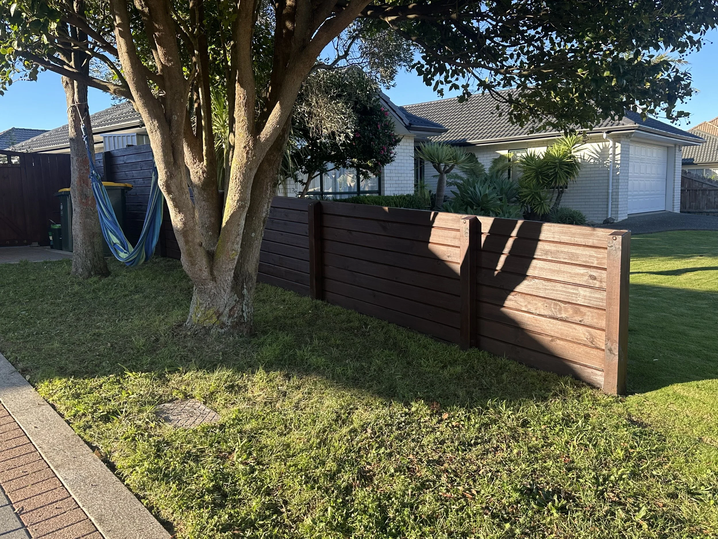 Custom Timber Fence Installation 🔨🏡
Strong and modern tongue & groove timber fence built for privacy, security and durability. Professional fence building, boundary fencing, wooden fence repairs and outdoor carpentry in Auckland. Reliable local han