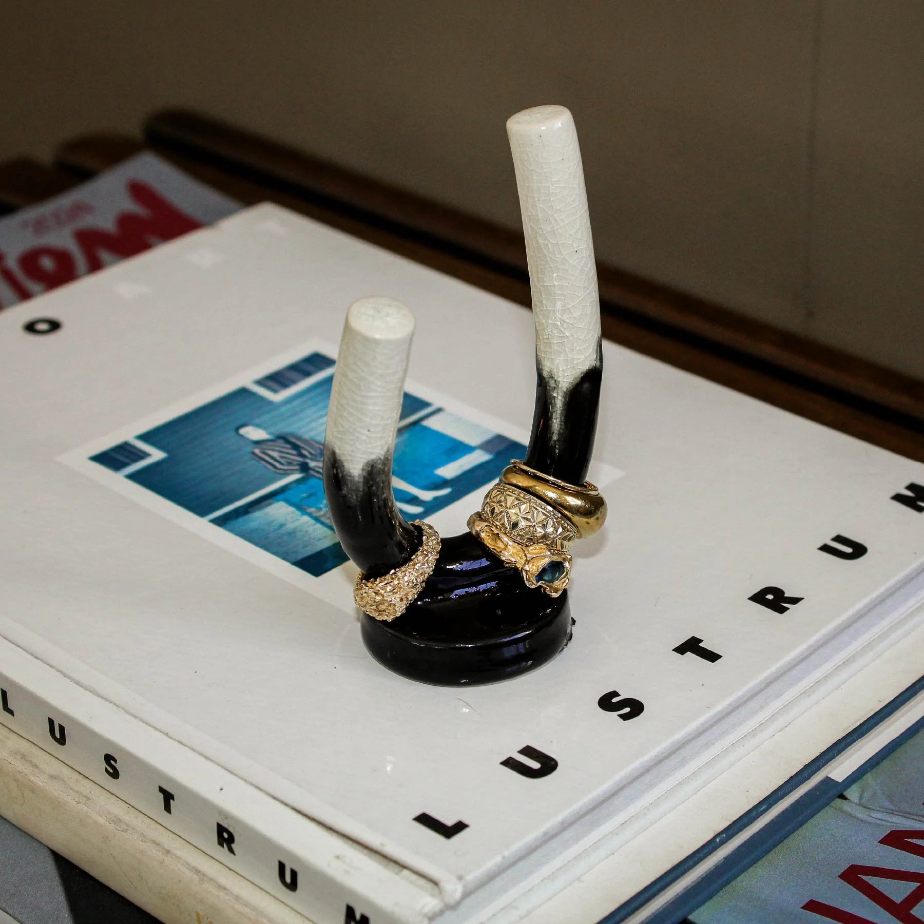 JU + DESIGN_Ceramic_Ring Holder_Cream Crackle+Black-12.jpg