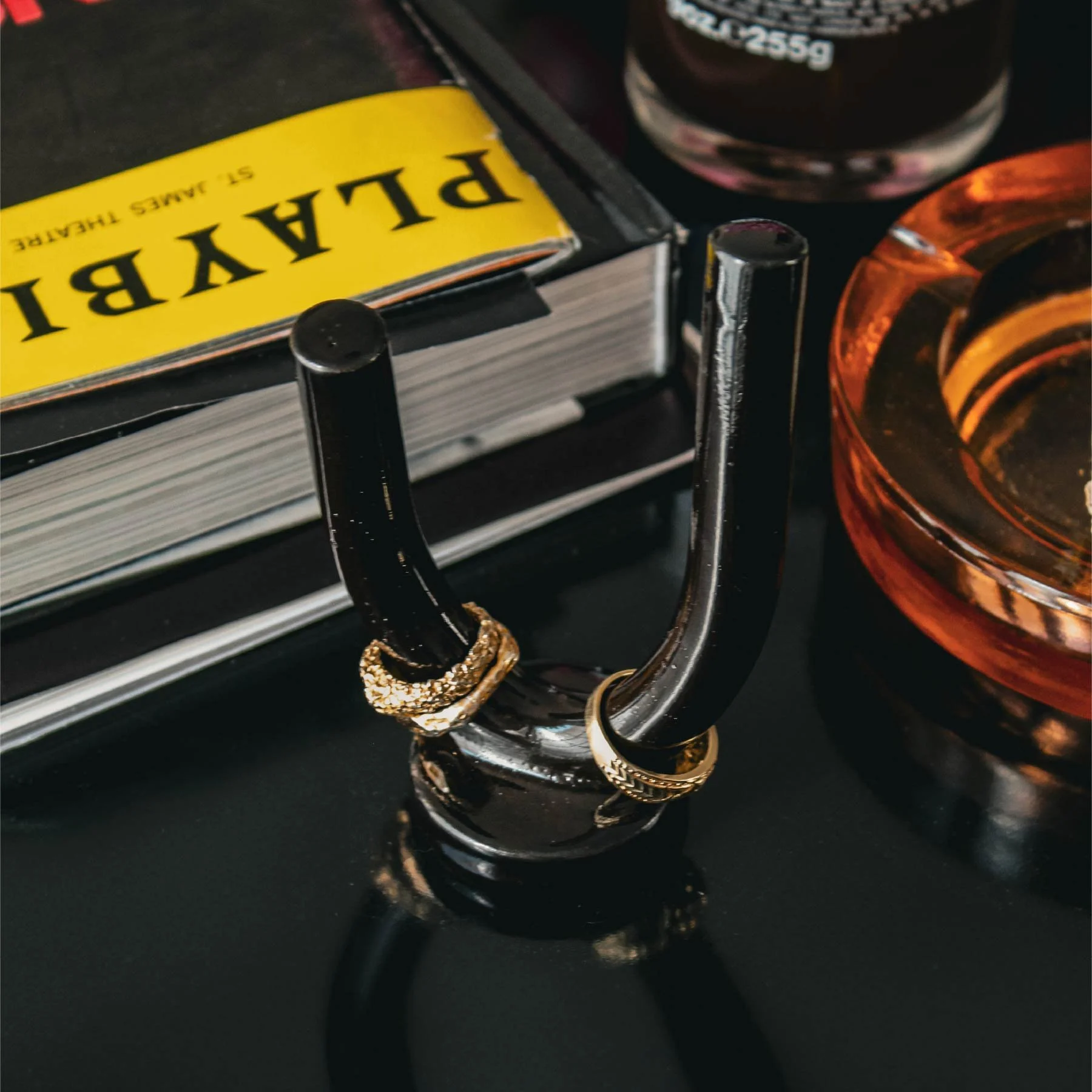 JU + DESIGN_Ceramic_Black_Ring Holder-07.jpg