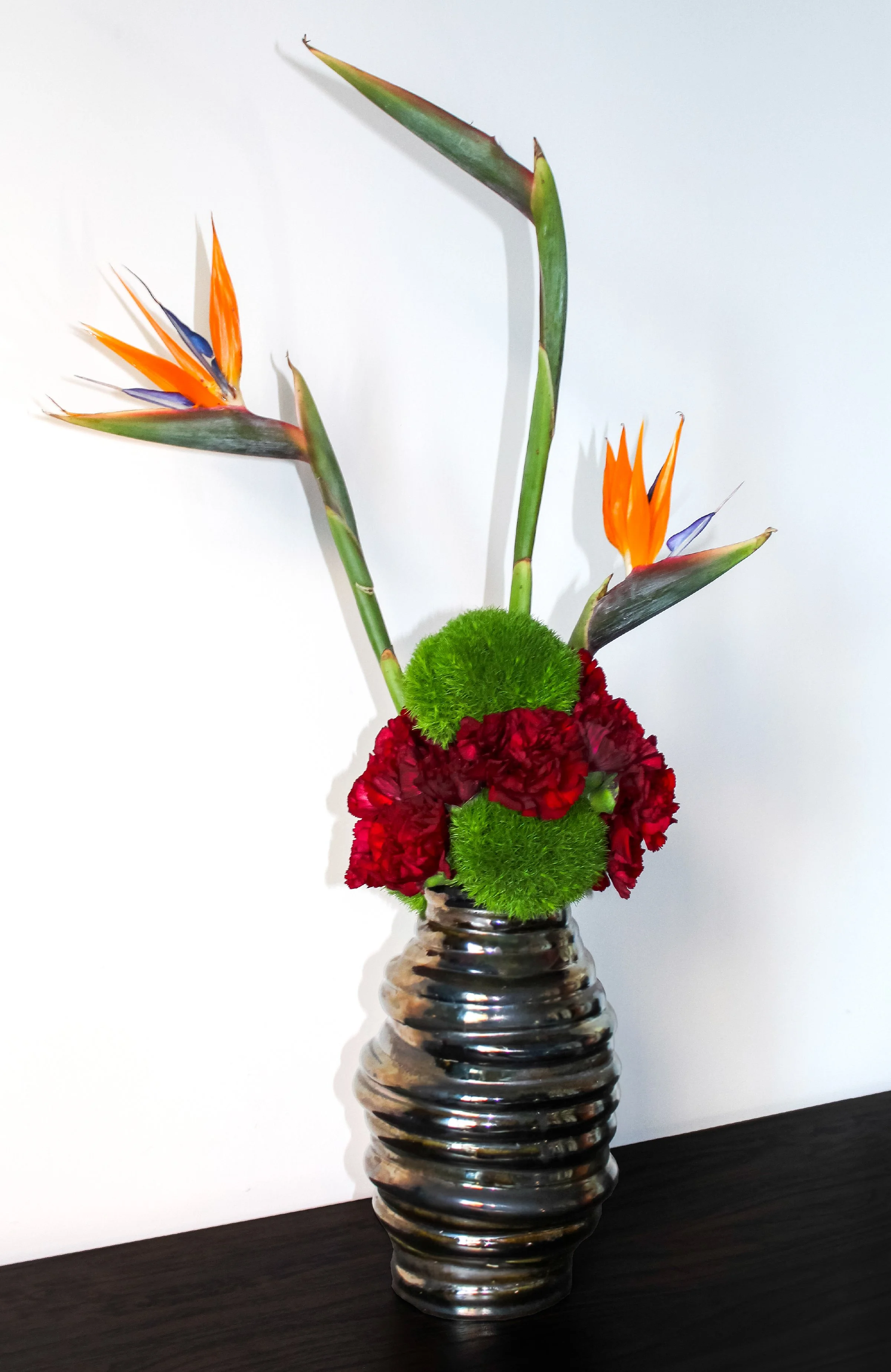 Ceramic Flower Vase_Tall_wavy_JU+DESIGN_with flowers_2.jpg