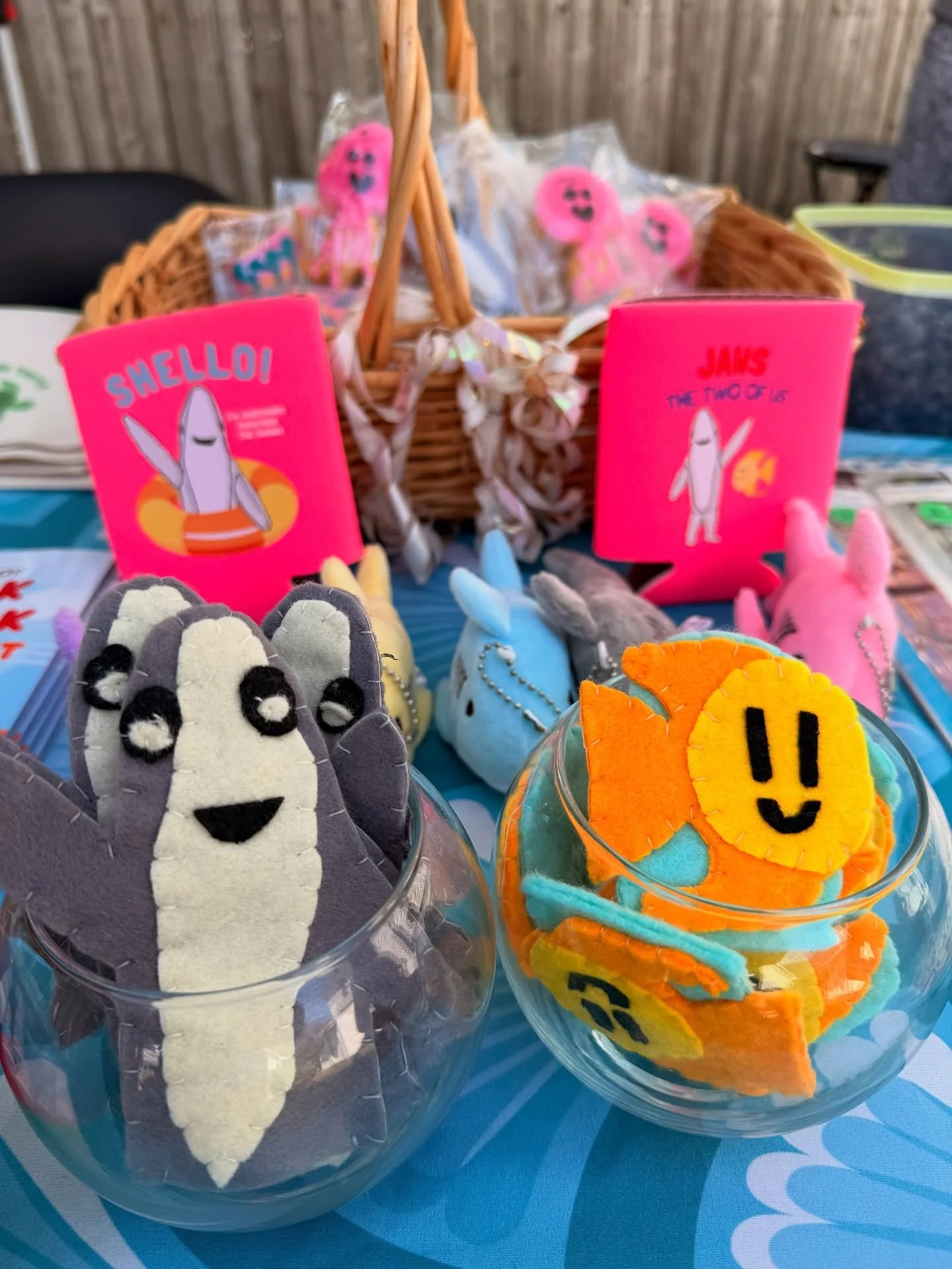 🧜🏻&zwj;♀️Come on down to Tide and True for a Mermaid Party! I&rsquo;m signing books, we have mermaid hair, henna, cookies from The Underground bakery and face painting. So many cuties are already here having a Fintastic time 🩵🦈🩵