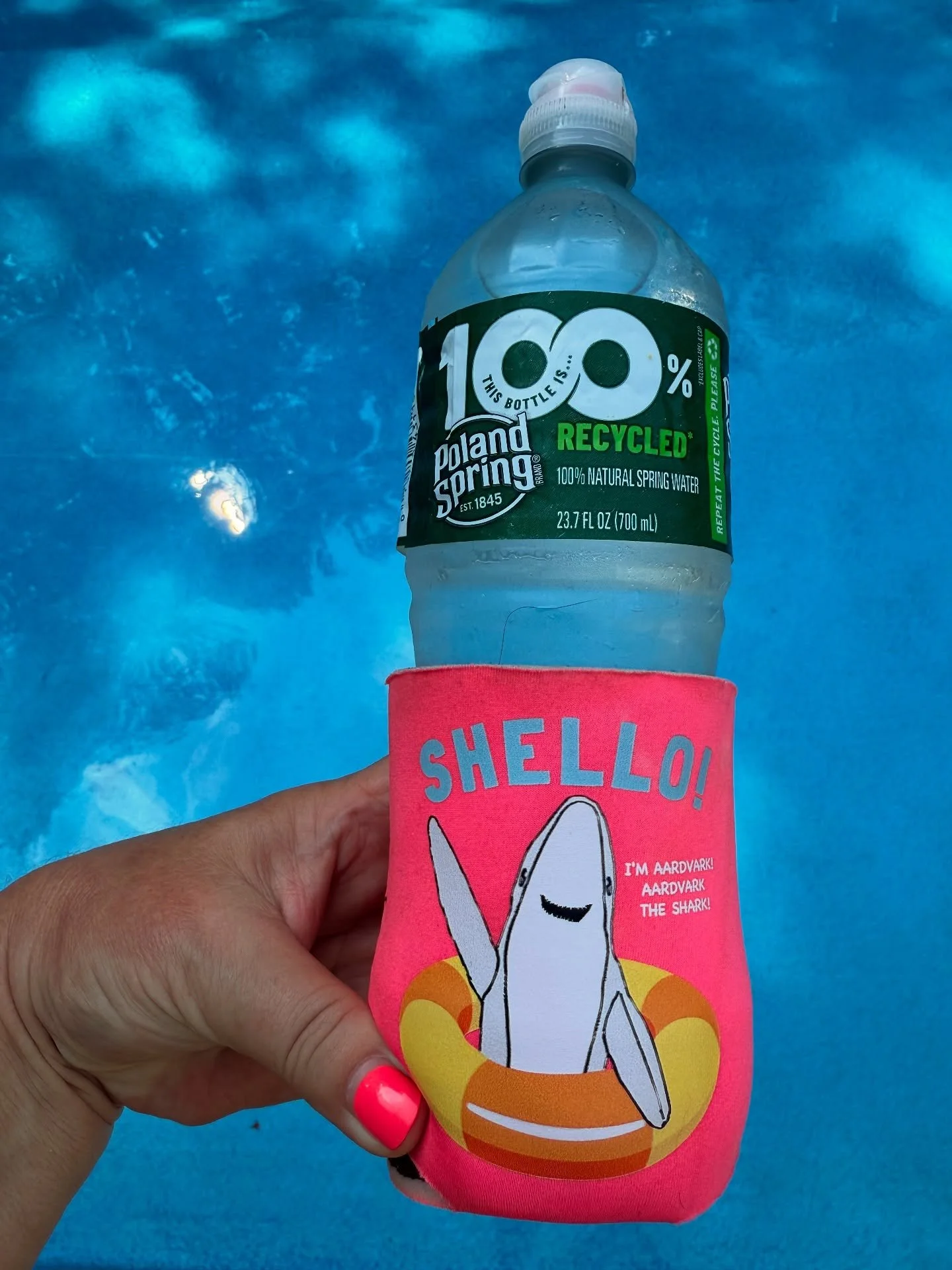 🦈💧 Water you doing to beat the heat? Aardvark says - drink more water 💦