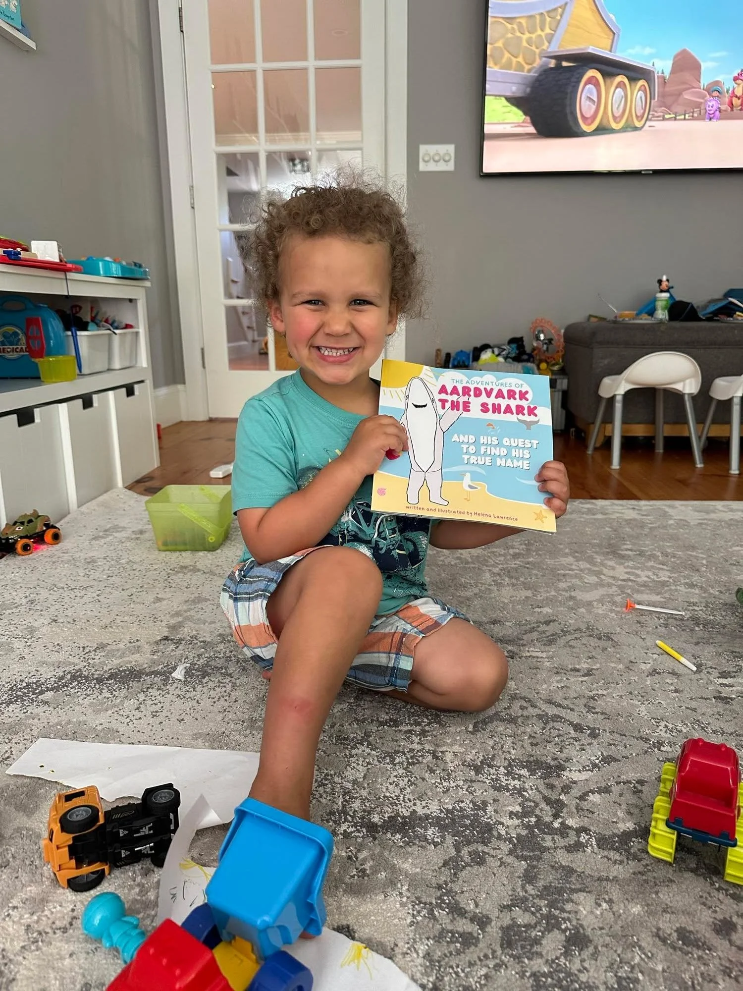 I still can&rsquo;t get over seeing Aardvark the Shark out in the world 🦈💙
What started as a little idea is now a real book kids are reading at bedtime and that makes my shark heart GRIN! Thanks to so many of my friends, family and NEW friends who 